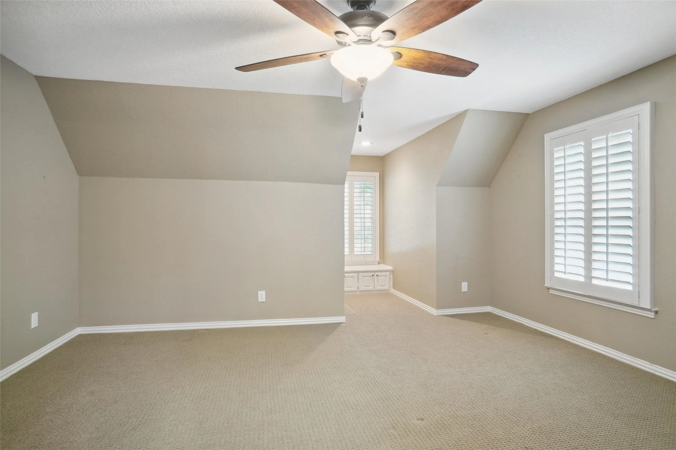 Single Family Residence For Rent in Denton County , 23 Oak Forrest Circle, Denton, Texas 76210, 4 Bedroom, 4 Bathroom, 2 Garage spaces, 3,335 Sqft, built in 1991, mls#21372361, Real Estate Agent in Denton, Homes For Rent in Denton county, Homes For Rent in Denton, Realtor in Denton Texas, Real Estate Brokerage Independent Realty Texas, Luminita Cordes Realtor