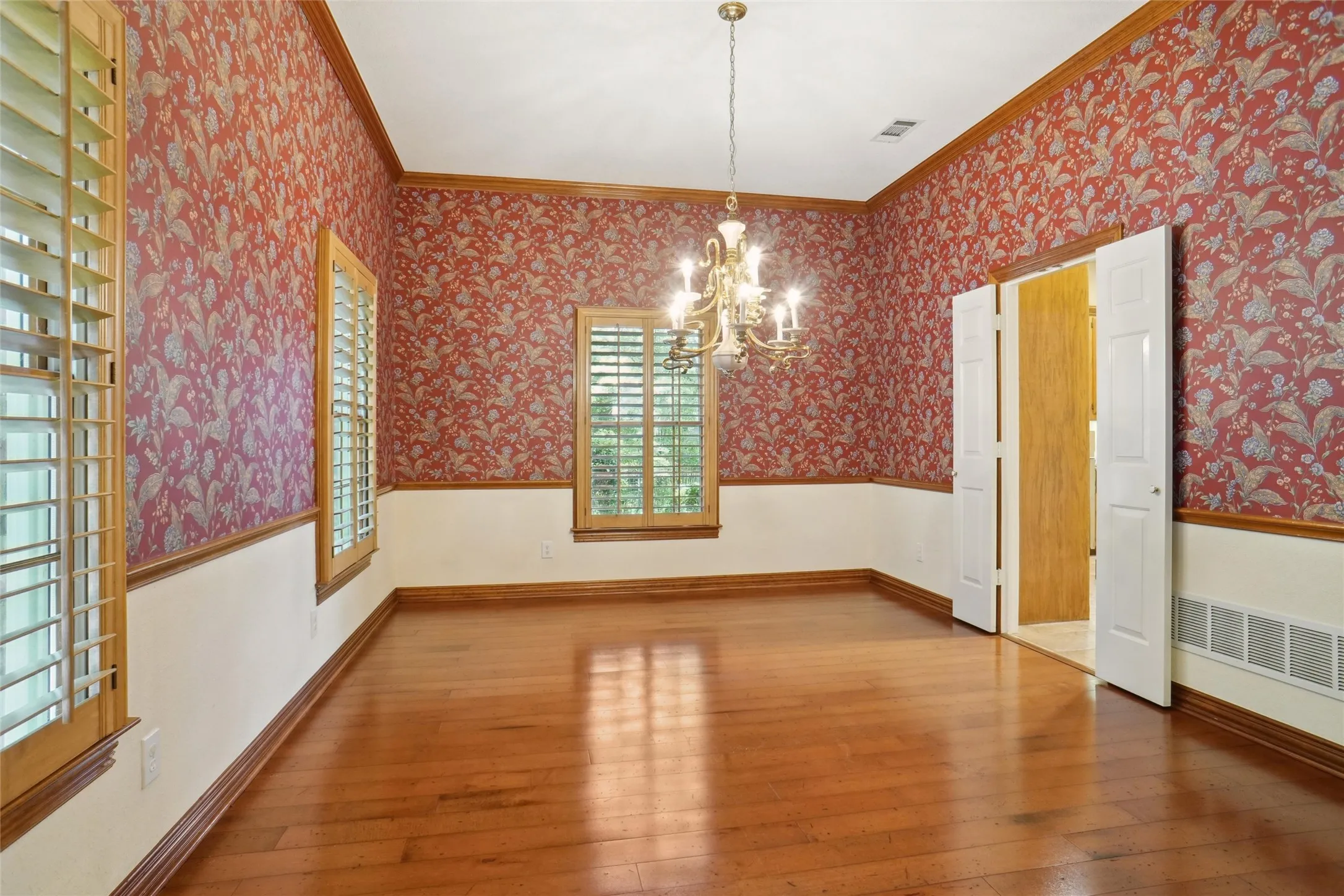 Single Family Residence For Rent in Denton County , 23 Oak Forrest Circle, Denton, Texas 76210, 4 Bedroom, 4 Bathroom, 2 Garage spaces, 3,335 Sqft, built in 1991, mls#21372361, Real Estate Agent in Denton, Homes For Rent in Denton county, Homes For Rent in Denton, Realtor in Denton Texas, Real Estate Brokerage Independent Realty Texas, Luminita Cordes Realtor