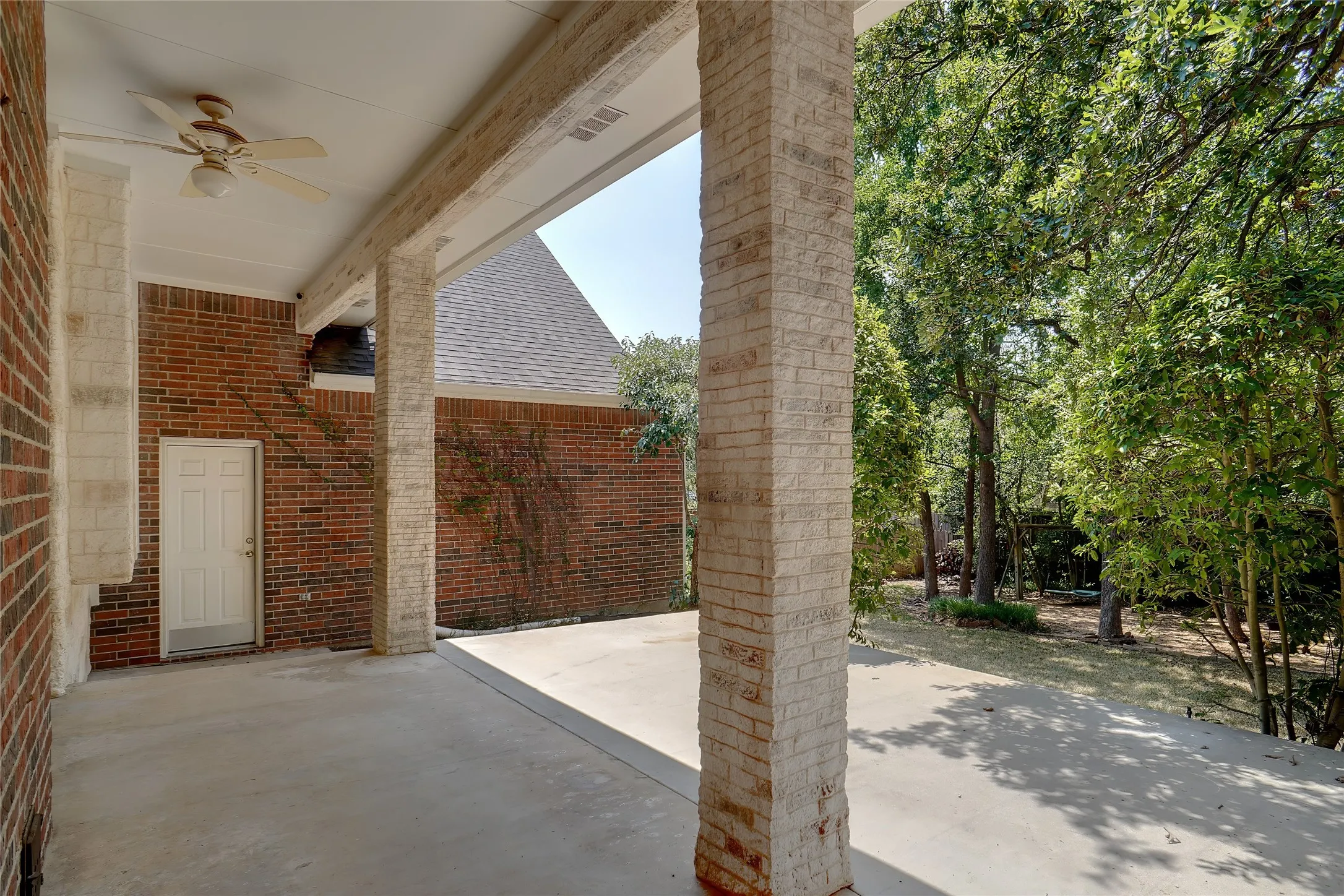 Single Family Residence For Rent in Denton County , 23 Oak Forrest Circle, Denton, Texas 76210, 4 Bedroom, 4 Bathroom, 2 Garage spaces, 3,335 Sqft, built in 1991, mls#21372361, Real Estate Agent in Denton, Homes For Rent in Denton county, Homes For Rent in Denton, Realtor in Denton Texas, Real Estate Brokerage Independent Realty Texas, Luminita Cordes Realtor