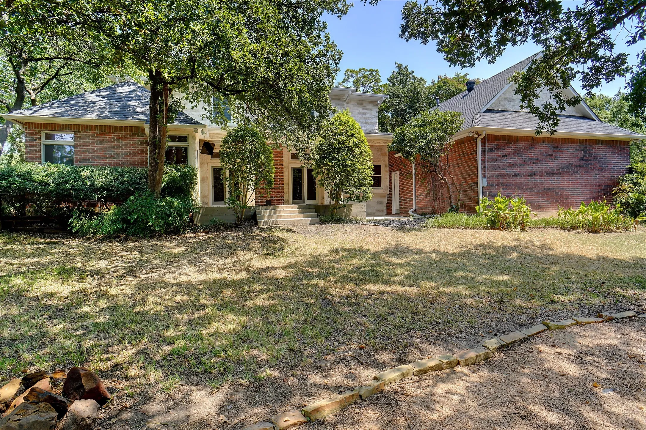 Single Family Residence For Rent in Denton County , 23 Oak Forrest Circle, Denton, Texas 76210, 4 Bedroom, 4 Bathroom, 2 Garage spaces, 3,335 Sqft, built in 1991, mls#21372361, Real Estate Agent in Denton, Homes For Rent in Denton county, Homes For Rent in Denton, Realtor in Denton Texas, Real Estate Brokerage Independent Realty Texas, Luminita Cordes Realtor