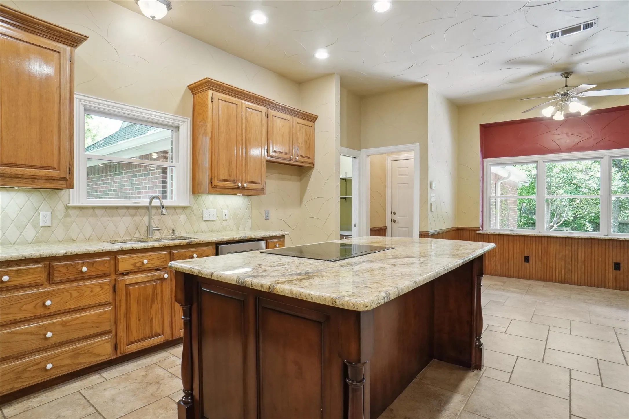Single Family Residence For Rent in Denton County , 23 Oak Forrest Circle, Denton, Texas 76210, 4 Bedroom, 4 Bathroom, 2 Garage spaces, 3,335 Sqft, built in 1991, mls#21372361, Real Estate Agent in Denton, Homes For Rent in Denton county, Homes For Rent in Denton, Realtor in Denton Texas, Real Estate Brokerage Independent Realty Texas, Luminita Cordes Realtor