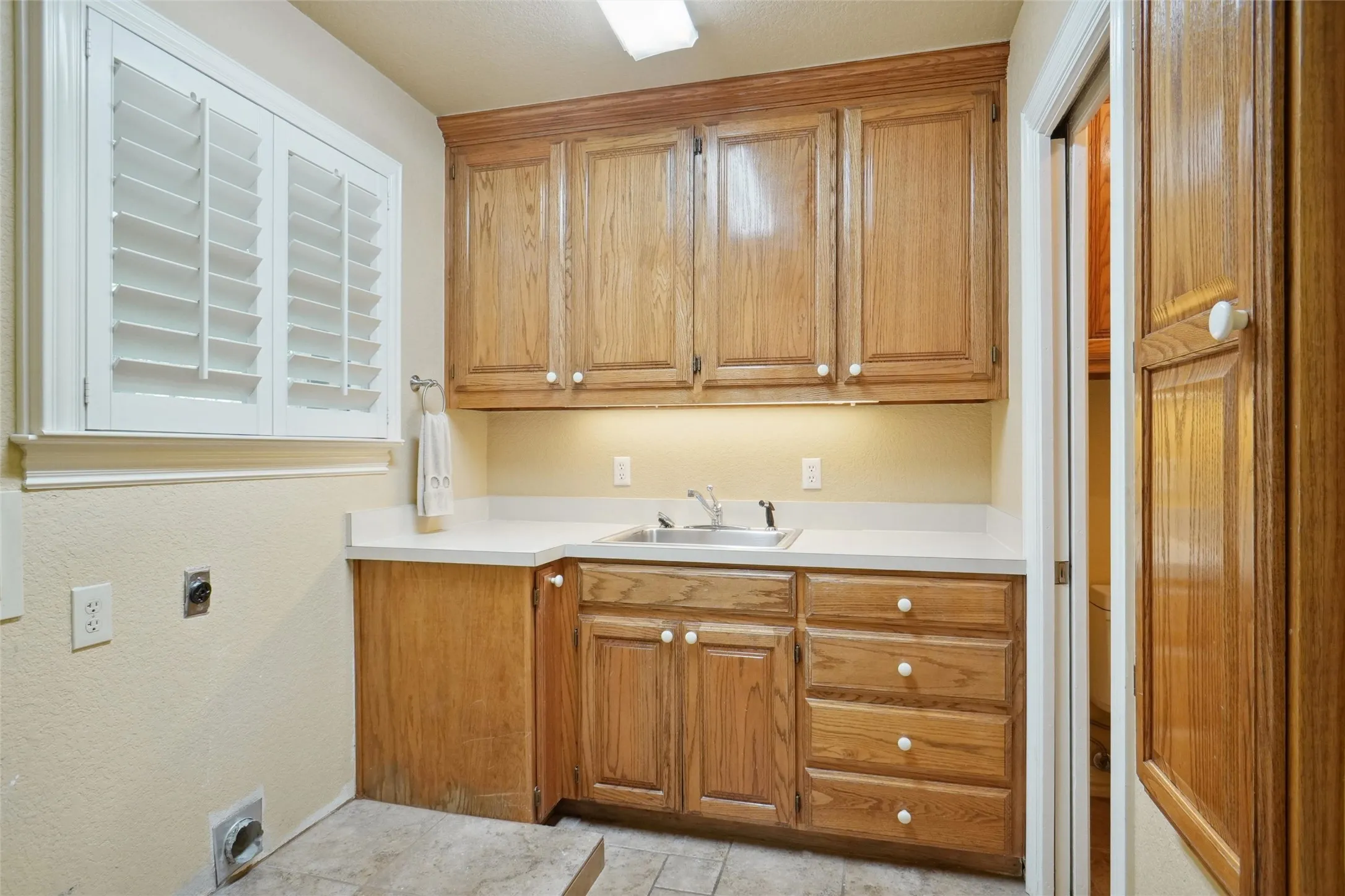Single Family Residence For Rent in Denton County , 23 Oak Forrest Circle, Denton, Texas 76210, 4 Bedroom, 4 Bathroom, 2 Garage spaces, 3,335 Sqft, built in 1991, mls#21372361, Real Estate Agent in Denton, Homes For Rent in Denton county, Homes For Rent in Denton, Realtor in Denton Texas, Real Estate Brokerage Independent Realty Texas, Luminita Cordes Realtor