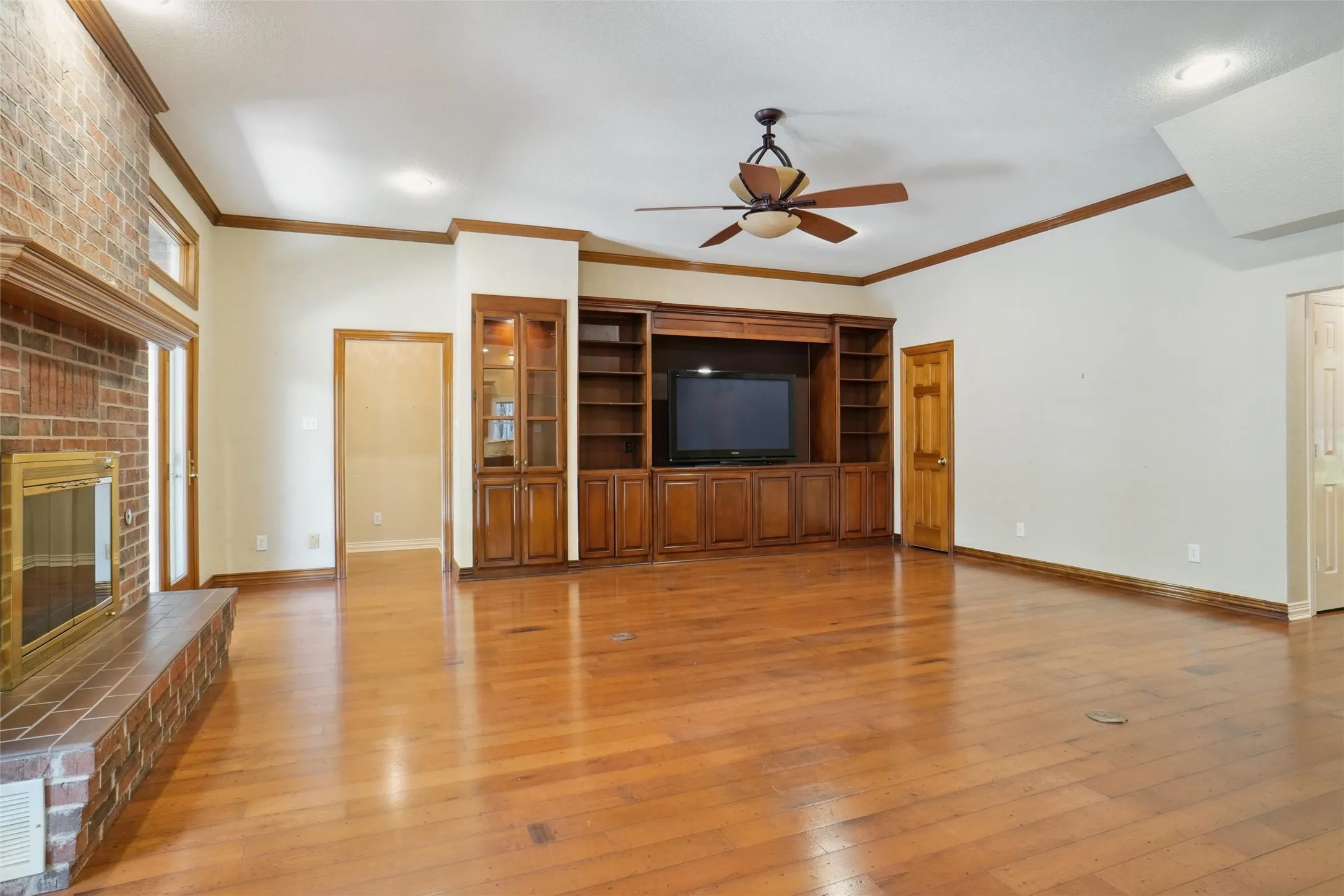 Single Family Residence For Rent in Denton County , 23 Oak Forrest Circle, Denton, Texas 76210, 4 Bedroom, 4 Bathroom, 2 Garage spaces, 3,335 Sqft, built in 1991, mls#21372361, Real Estate Agent in Denton, Homes For Rent in Denton county, Homes For Rent in Denton, Realtor in Denton Texas, Real Estate Brokerage Independent Realty Texas, Luminita Cordes Realtor