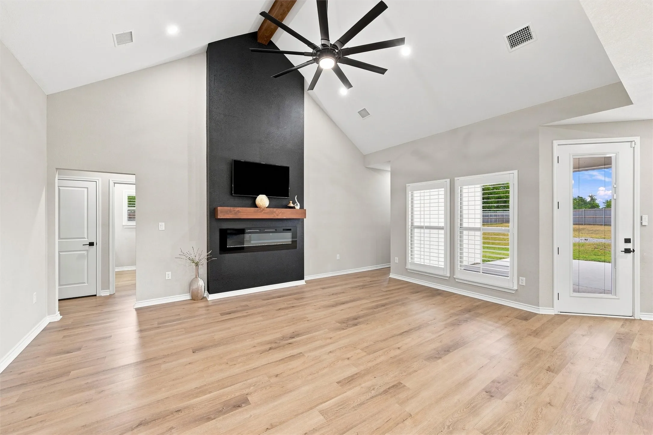 Single Family Residence For Sale in Mc Lennan County , 9800 Bridlewood Lane, Waco, Texas 76708, 4 Bedroom, 3 Bathroom, 2 Garage spaces, 2,096 Sqft, built in 2024, mls#21371935, Real Estate Agent in Waco, Homes For Sale in Mc Lennan county, Homes For Sale in Waco, Realtor in Waco Texas, Real Estate Brokerage Independent Realty Texas, Luminita Cordes Realtor