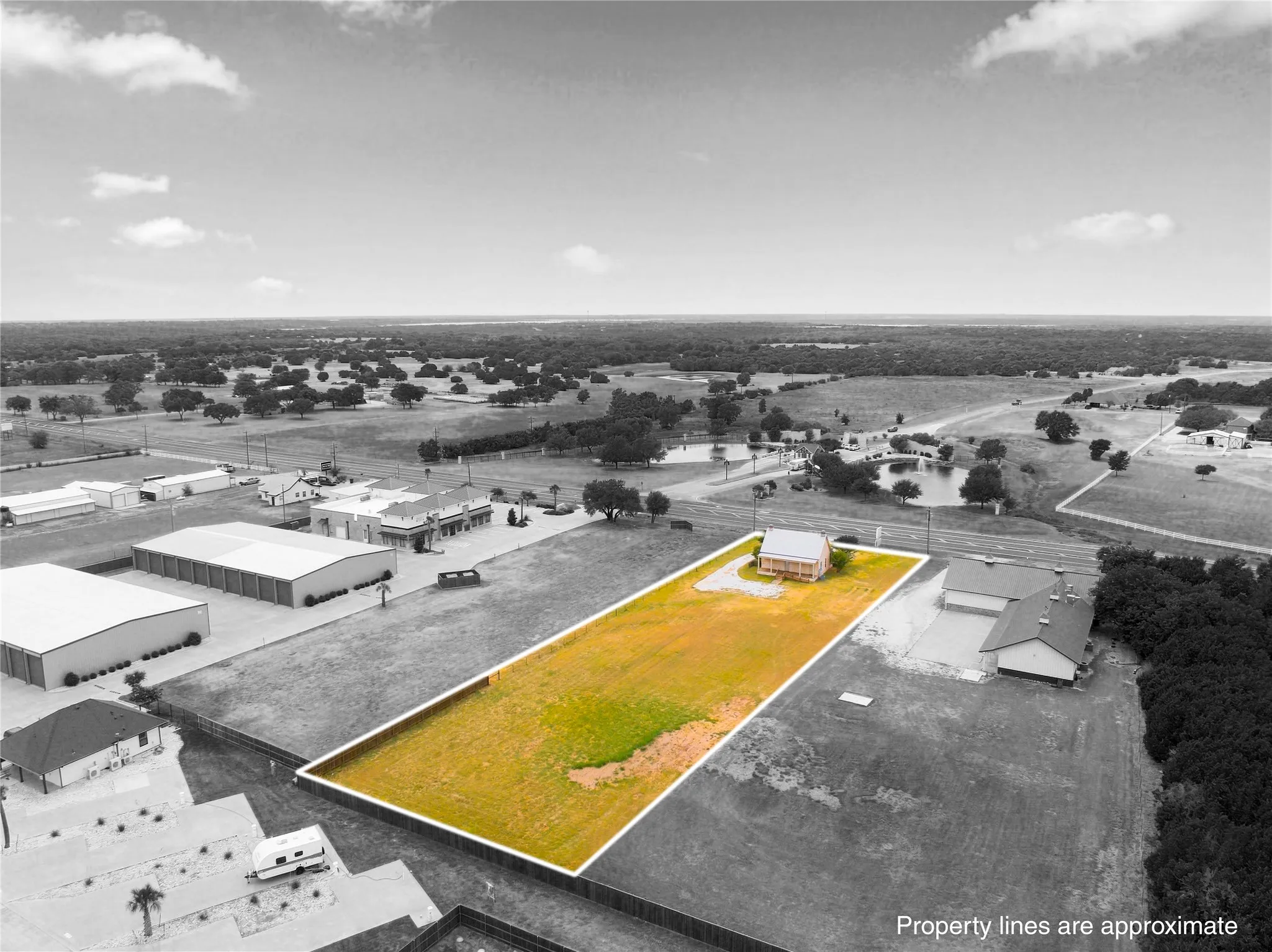 Expansive land parcel with a detached structure