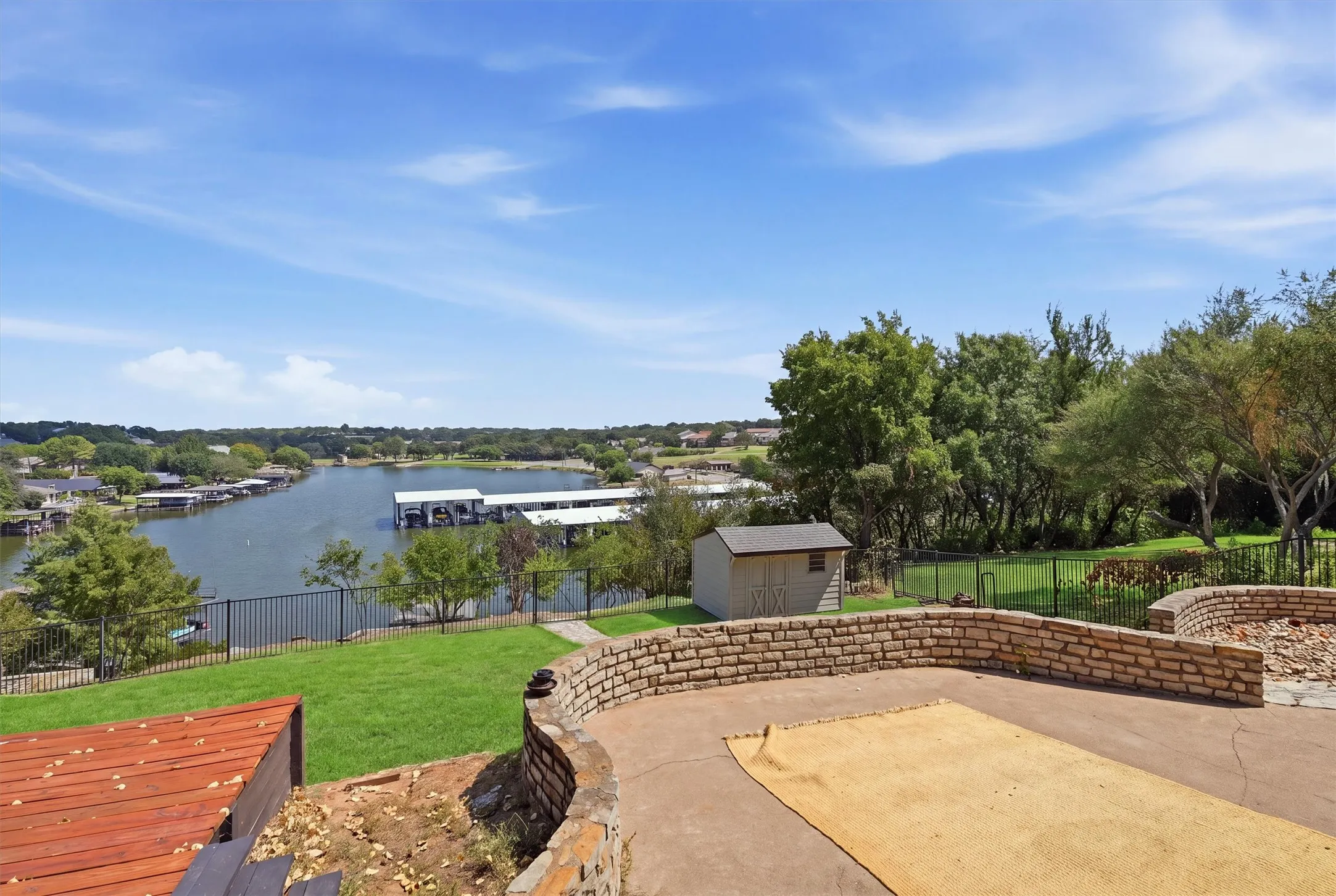 Single Family Residence For Sale in Hood County , 5123 Fairway Circle, Granbury, Texas 76049, 3 Bedroom, 3 Bathroom, 2 Garage spaces, 2,364 Sqft, built in 1978, mls#21371908, Real Estate Agent in Granbury, Homes For Sale in Hood county, Homes For Sale in Granbury, Realtor in Granbury Texas, Real Estate Brokerage Independent Realty Texas, Luminita Cordes Realtor