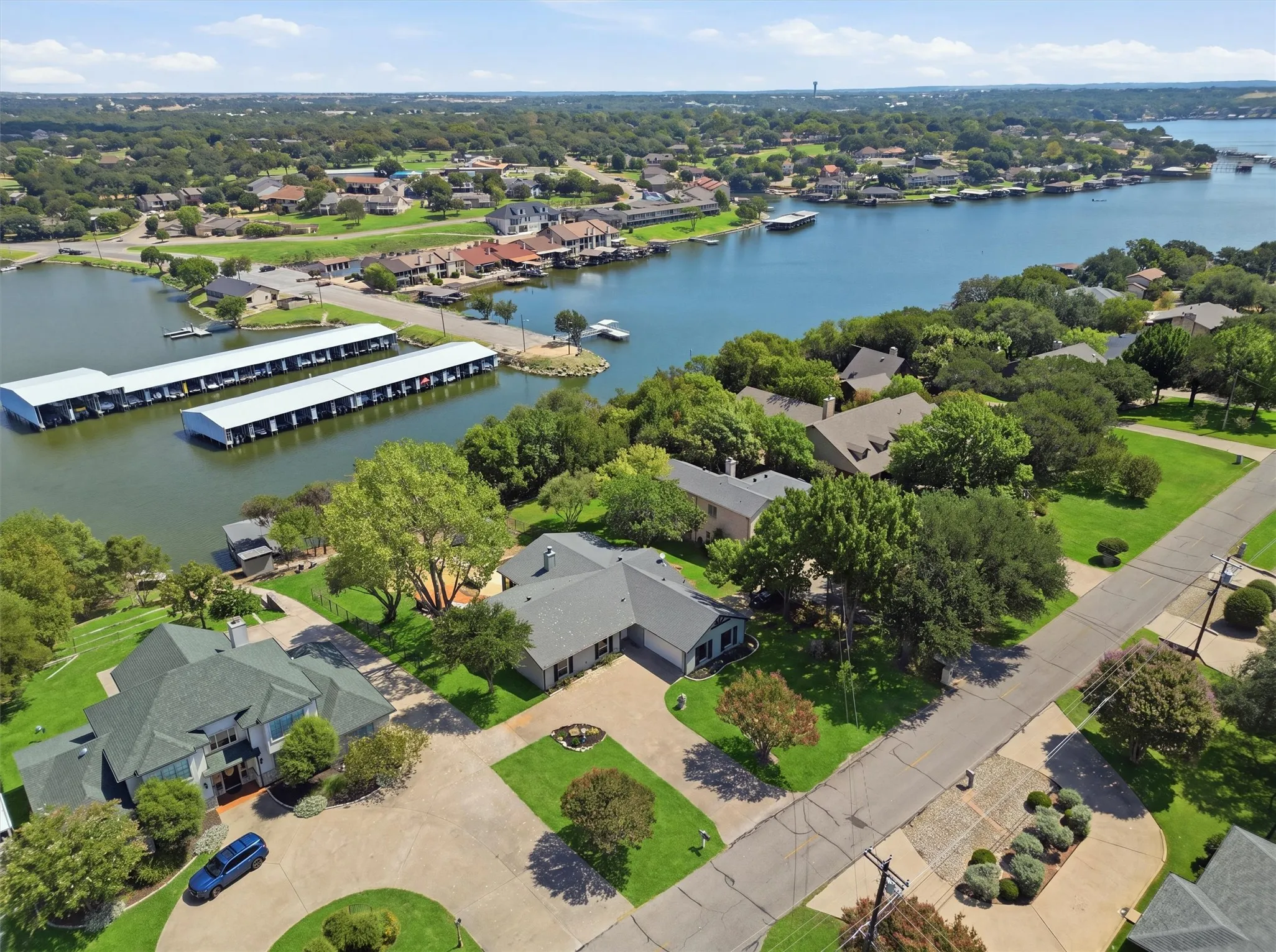 Single Family Residence For Sale in Hood County , 5123 Fairway Circle, Granbury, Texas 76049, 3 Bedroom, 3 Bathroom, 2 Garage spaces, 2,364 Sqft, built in 1978, mls#21371908, Real Estate Agent in Granbury, Homes For Sale in Hood county, Homes For Sale in Granbury, Realtor in Granbury Texas, Real Estate Brokerage Independent Realty Texas, Luminita Cordes Realtor