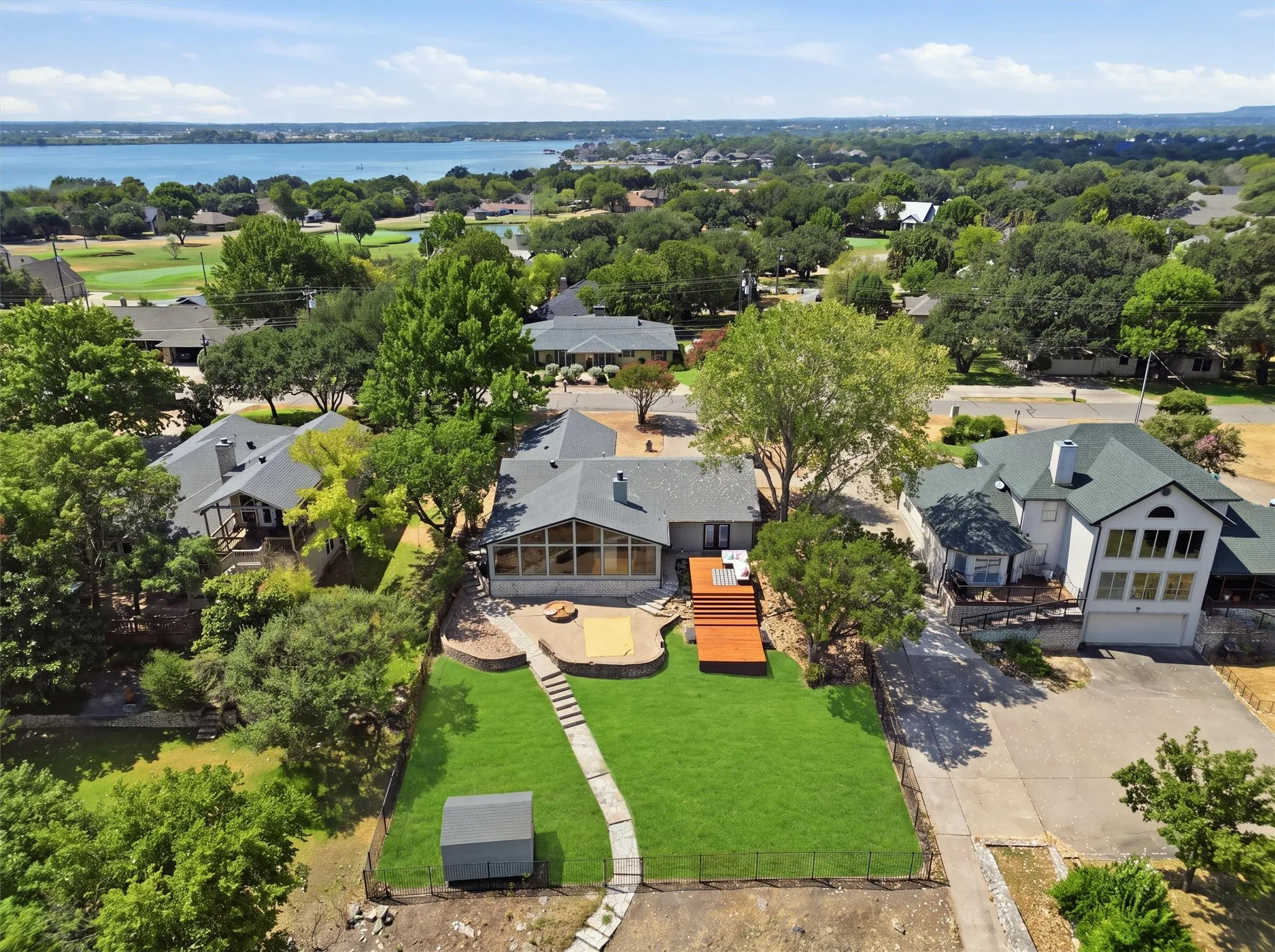 Single Family Residence For Sale in Hood County , 5123 Fairway Circle, Granbury, Texas 76049, 3 Bedroom, 3 Bathroom, 2 Garage spaces, 2,364 Sqft, built in 1978, mls#21371908, Real Estate Agent in Granbury, Homes For Sale in Hood county, Homes For Sale in Granbury, Realtor in Granbury Texas, Real Estate Brokerage Independent Realty Texas, Luminita Cordes Realtor
