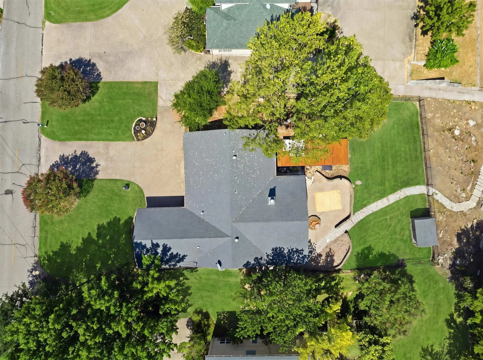 Single Family Residence For Sale in Hood County , 5123 Fairway Circle, Granbury, Texas 76049, 3 Bedroom, 3 Bathroom, 2 Garage spaces, 2,364 Sqft, built in 1978, mls#21371908, Real Estate Agent in Granbury, Homes For Sale in Hood county, Homes For Sale in Granbury, Realtor in Granbury Texas, Real Estate Brokerage Independent Realty Texas, Luminita Cordes Realtor