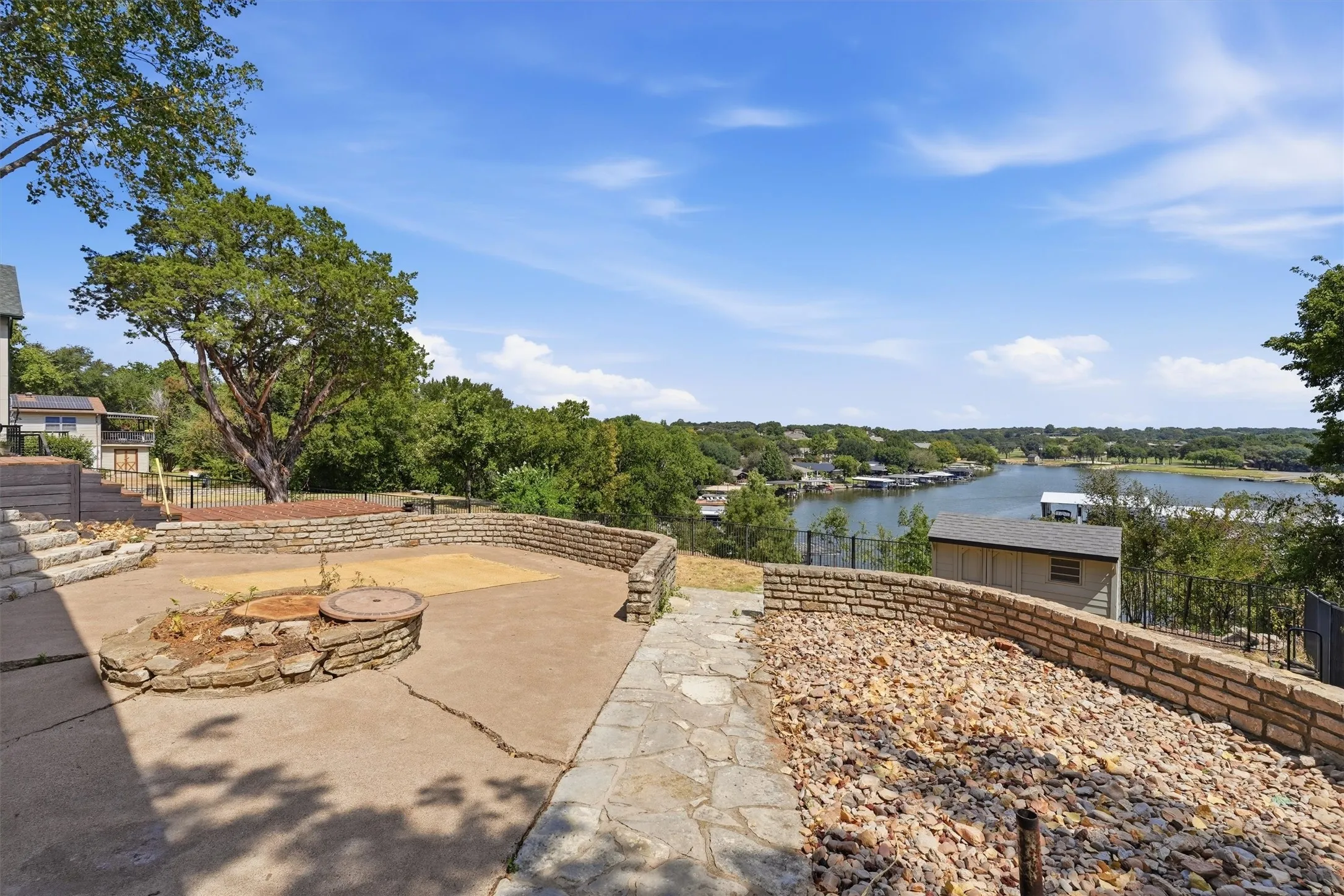 Single Family Residence For Sale in Hood County , 5123 Fairway Circle, Granbury, Texas 76049, 3 Bedroom, 3 Bathroom, 2 Garage spaces, 2,364 Sqft, built in 1978, mls#21371908, Real Estate Agent in Granbury, Homes For Sale in Hood county, Homes For Sale in Granbury, Realtor in Granbury Texas, Real Estate Brokerage Independent Realty Texas, Luminita Cordes Realtor