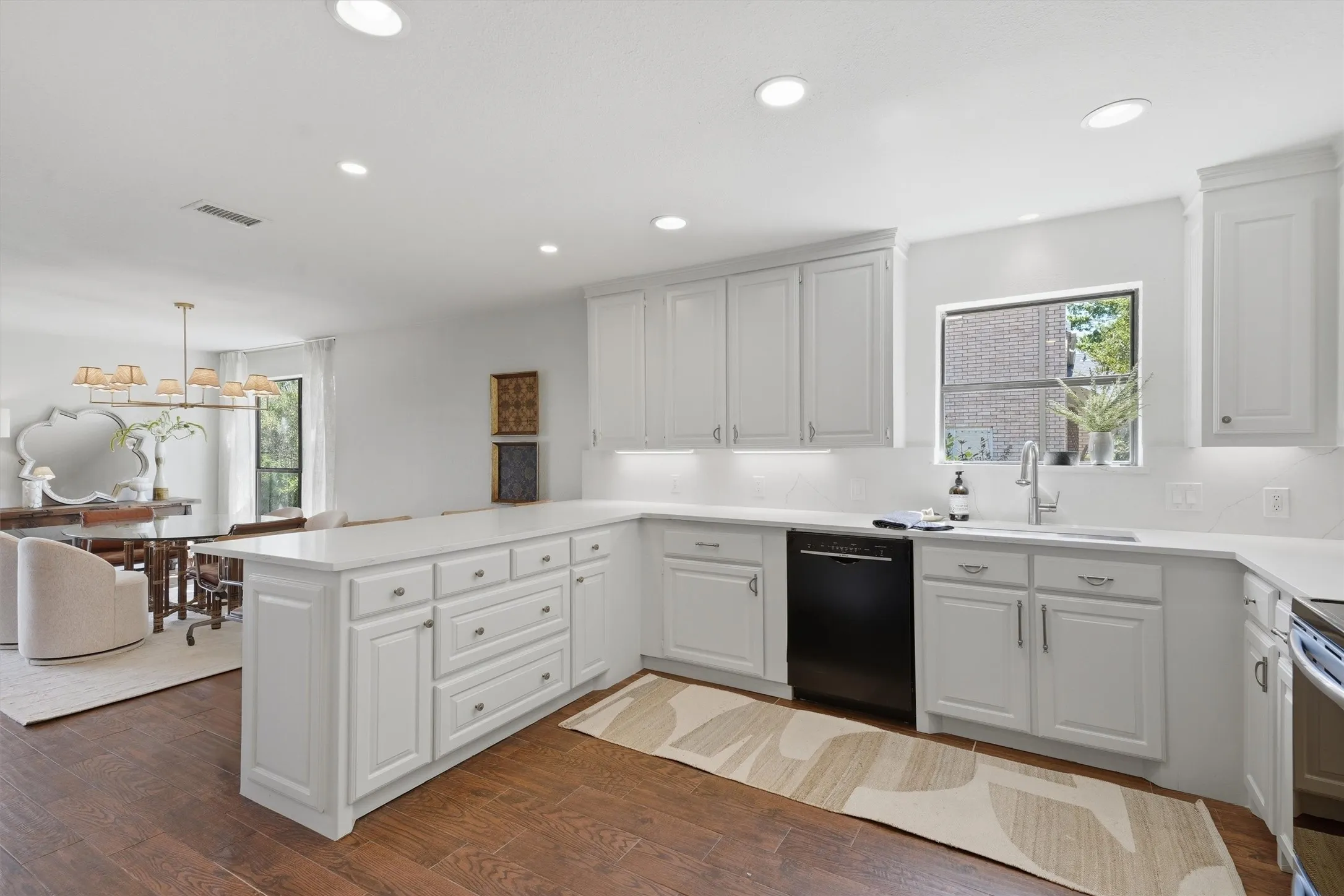 Single Family Residence For Sale in Hood County , 5123 Fairway Circle, Granbury, Texas 76049, 3 Bedroom, 3 Bathroom, 2 Garage spaces, 2,364 Sqft, built in 1978, mls#21371908, Real Estate Agent in Granbury, Homes For Sale in Hood county, Homes For Sale in Granbury, Realtor in Granbury Texas, Real Estate Brokerage Independent Realty Texas, Luminita Cordes Realtor