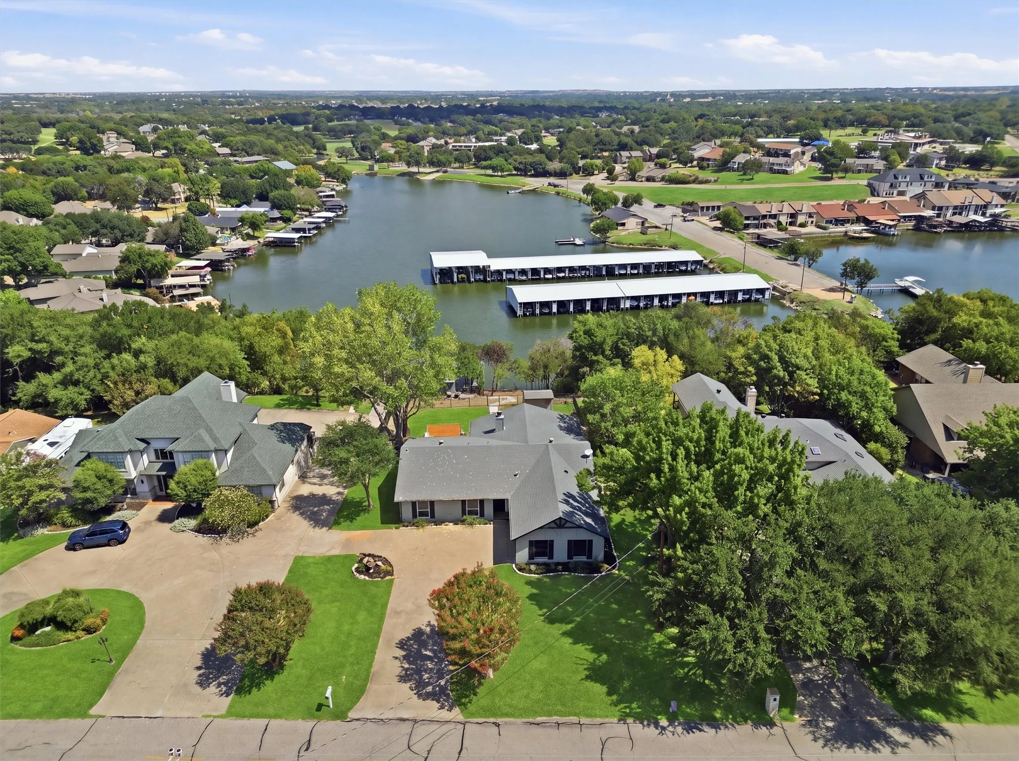 Single Family Residence For Sale in Hood County , 5123 Fairway Circle, Granbury, Texas 76049, 3 Bedroom, 3 Bathroom, 2 Garage spaces, 2,364 Sqft, built in 1978, mls#21371908, Real Estate Agent in Granbury, Homes For Sale in Hood county, Homes For Sale in Granbury, Realtor in Granbury Texas, Real Estate Brokerage Independent Realty Texas, Luminita Cordes Realtor