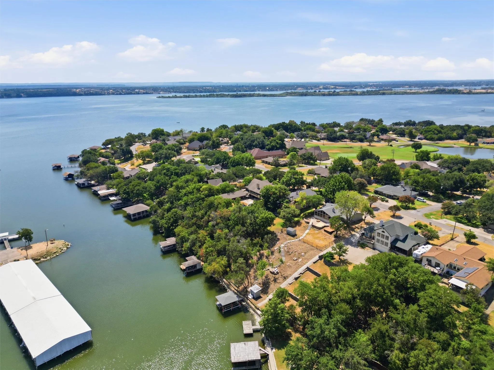 Single Family Residence For Sale in Hood County , 5123 Fairway Circle, Granbury, Texas 76049, 3 Bedroom, 3 Bathroom, 2 Garage spaces, 2,364 Sqft, built in 1978, mls#21371908, Real Estate Agent in Granbury, Homes For Sale in Hood county, Homes For Sale in Granbury, Realtor in Granbury Texas, Real Estate Brokerage Independent Realty Texas, Luminita Cordes Realtor