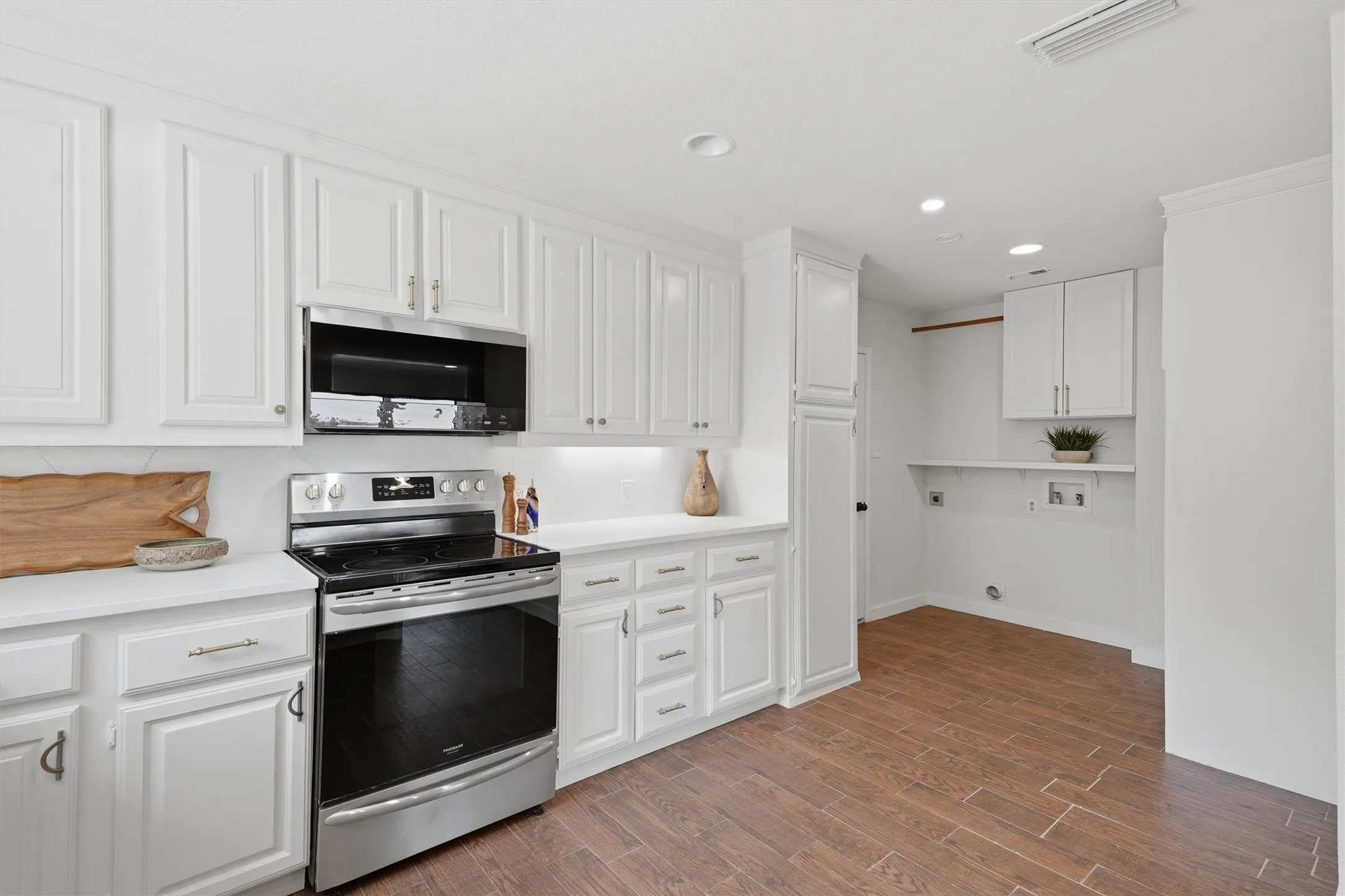 Single Family Residence For Sale in Hood County , 5123 Fairway Circle, Granbury, Texas 76049, 3 Bedroom, 3 Bathroom, 2 Garage spaces, 2,364 Sqft, built in 1978, mls#21371908, Real Estate Agent in Granbury, Homes For Sale in Hood county, Homes For Sale in Granbury, Realtor in Granbury Texas, Real Estate Brokerage Independent Realty Texas, Luminita Cordes Realtor