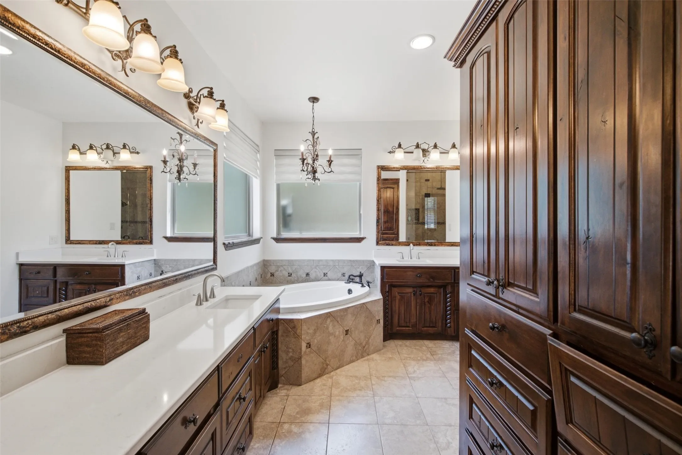 Single Family Residence For Sale in Young County , 116 Timberview Drive, Graham, Texas 76450, 3 Bedroom, 4 Bathroom, 3 Garage spaces, 3,042 Sqft, built in 2013, mls#21372035, Real Estate Agent in Graham, Homes For Sale in Young county, Homes For Sale in Graham, Realtor in Graham Texas, Real Estate Brokerage Independent Realty Texas, Luminita Cordes Realtor