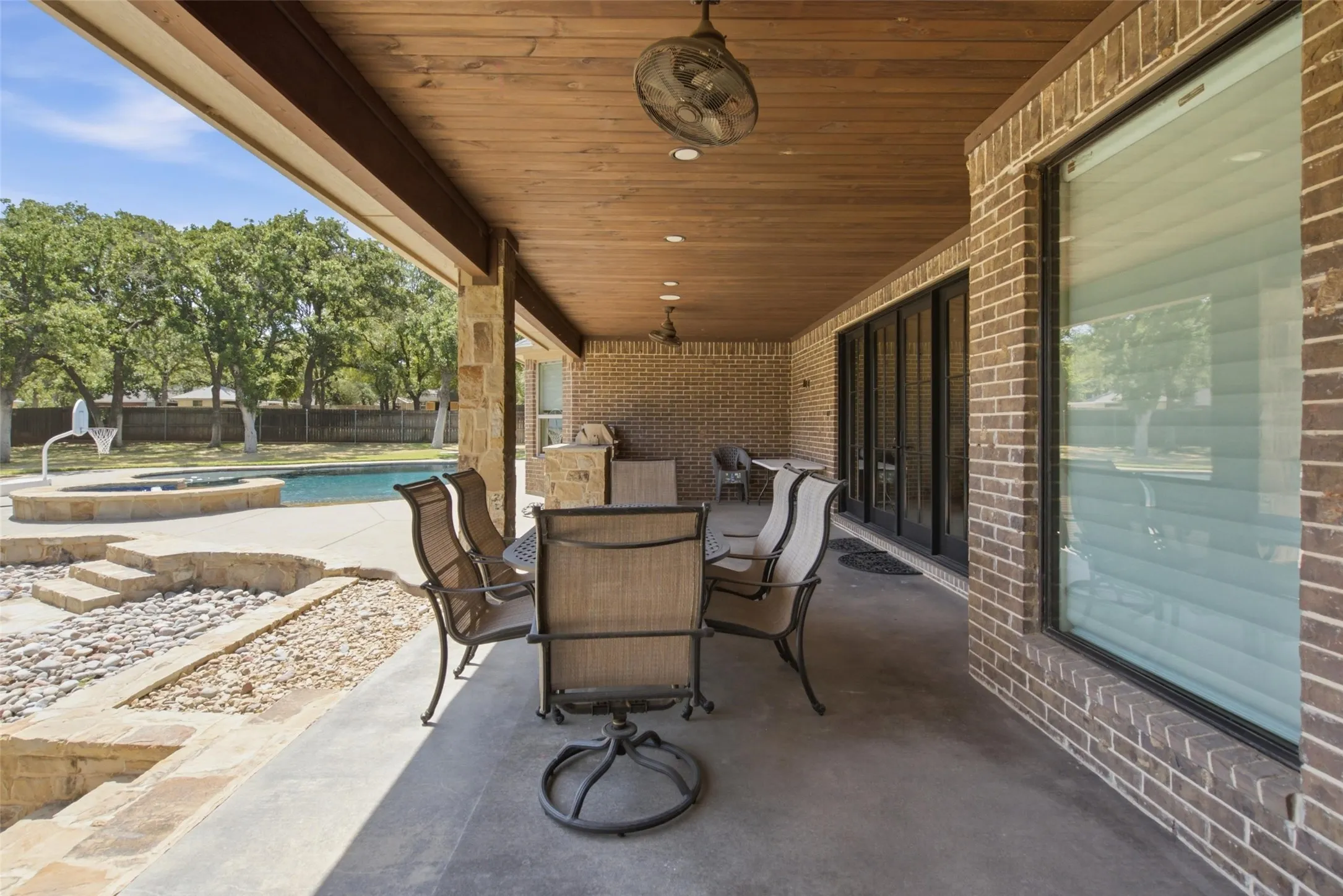 Single Family Residence For Sale in Young County , 116 Timberview Drive, Graham, Texas 76450, 3 Bedroom, 4 Bathroom, 3 Garage spaces, 3,042 Sqft, built in 2013, mls#21372035, Real Estate Agent in Graham, Homes For Sale in Young county, Homes For Sale in Graham, Realtor in Graham Texas, Real Estate Brokerage Independent Realty Texas, Luminita Cordes Realtor