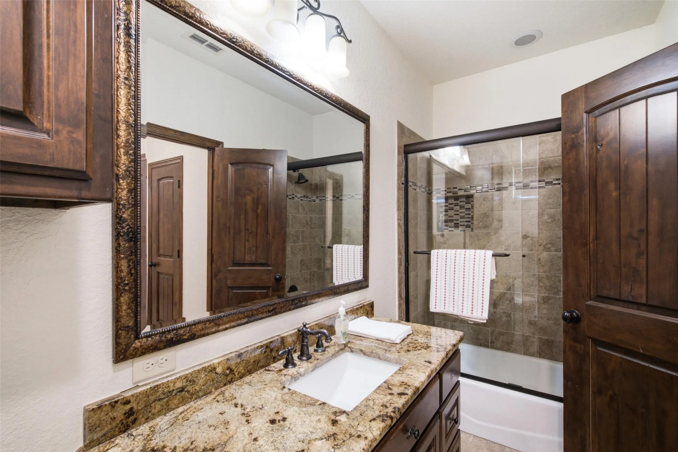 Single Family Residence For Sale in Young County , 116 Timberview Drive, Graham, Texas 76450, 3 Bedroom, 4 Bathroom, 3 Garage spaces, 3,042 Sqft, built in 2013, mls#21372035, Real Estate Agent in Graham, Homes For Sale in Young county, Homes For Sale in Graham, Realtor in Graham Texas, Real Estate Brokerage Independent Realty Texas, Luminita Cordes Realtor