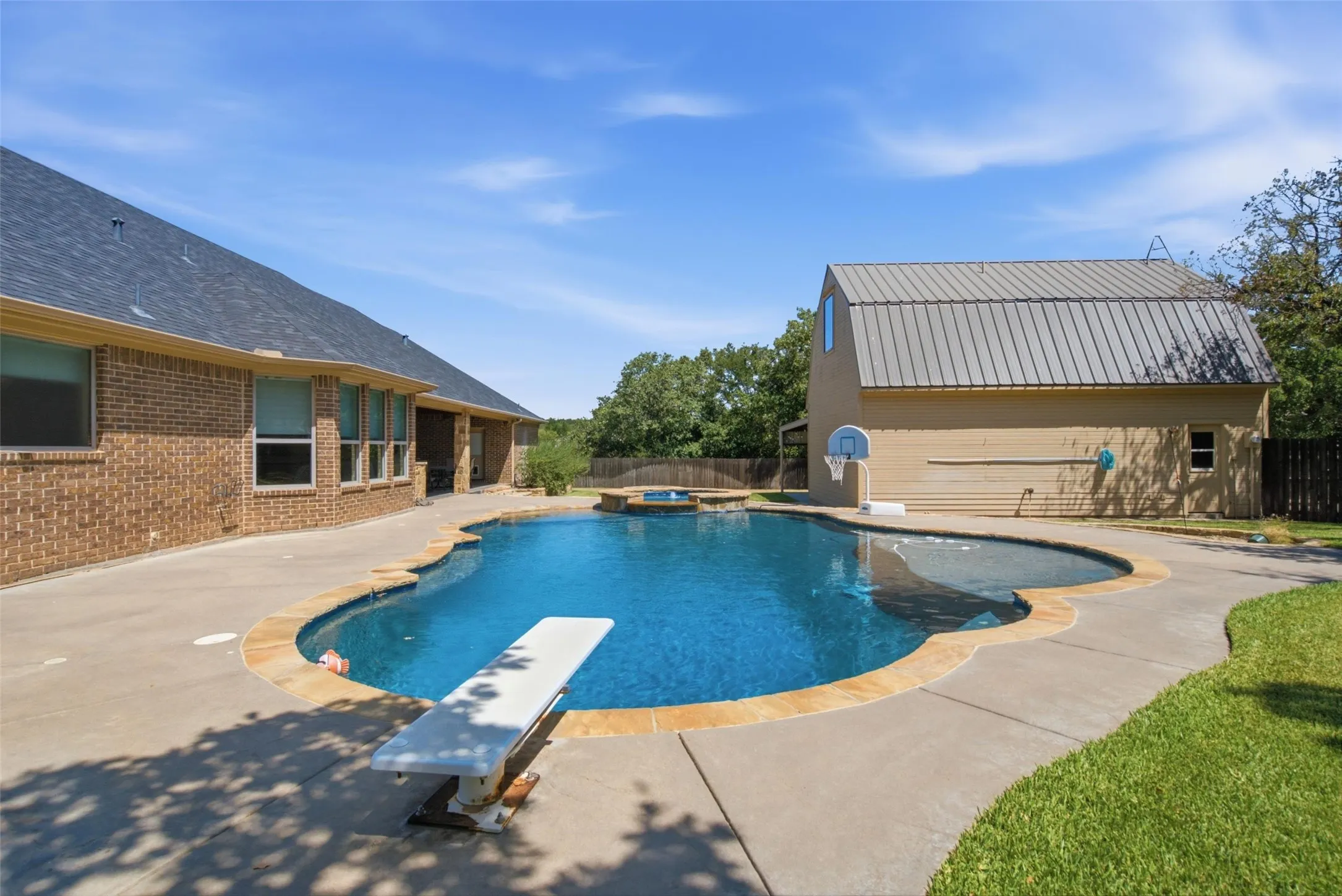 Single Family Residence For Sale in Young County , 116 Timberview Drive, Graham, Texas 76450, 3 Bedroom, 4 Bathroom, 3 Garage spaces, 3,042 Sqft, built in 2013, mls#21372035, Real Estate Agent in Graham, Homes For Sale in Young county, Homes For Sale in Graham, Realtor in Graham Texas, Real Estate Brokerage Independent Realty Texas, Luminita Cordes Realtor