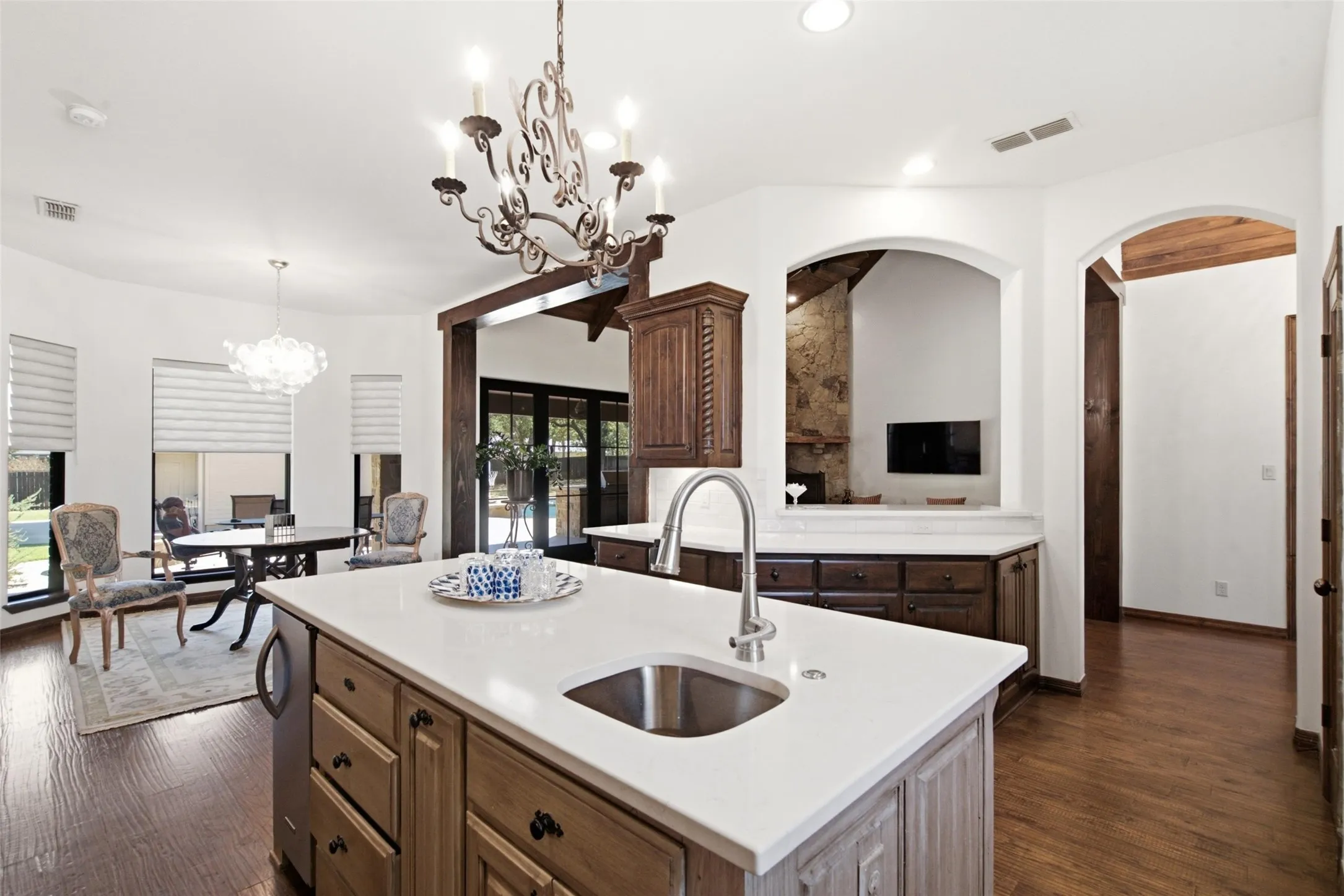 Single Family Residence For Sale in Young County , 116 Timberview Drive, Graham, Texas 76450, 3 Bedroom, 4 Bathroom, 3 Garage spaces, 3,042 Sqft, built in 2013, mls#21372035, Real Estate Agent in Graham, Homes For Sale in Young county, Homes For Sale in Graham, Realtor in Graham Texas, Real Estate Brokerage Independent Realty Texas, Luminita Cordes Realtor