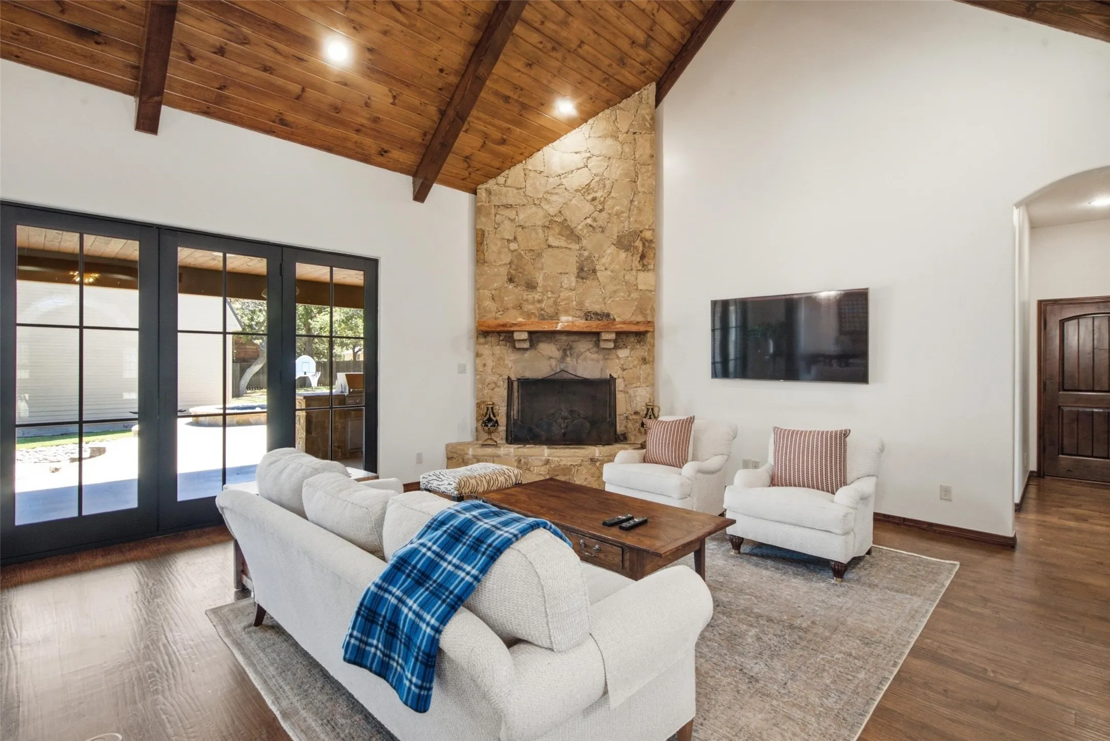 Single Family Residence For Sale in Young County , 116 Timberview Drive, Graham, Texas 76450, 3 Bedroom, 4 Bathroom, 3 Garage spaces, 3,042 Sqft, built in 2013, mls#21372035, Real Estate Agent in Graham, Homes For Sale in Young county, Homes For Sale in Graham, Realtor in Graham Texas, Real Estate Brokerage Independent Realty Texas, Luminita Cordes Realtor