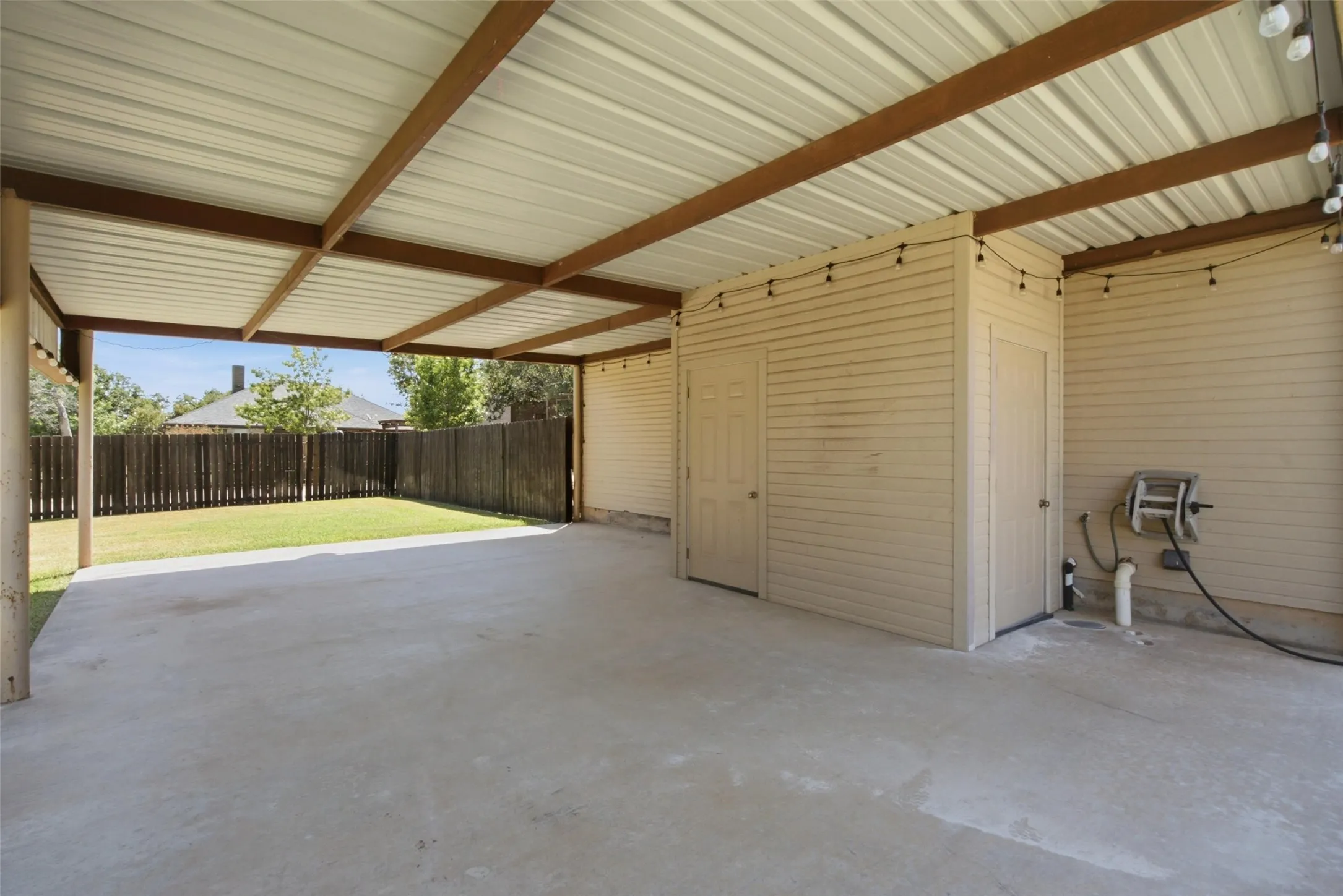 Single Family Residence For Sale in Young County , 116 Timberview Drive, Graham, Texas 76450, 3 Bedroom, 4 Bathroom, 3 Garage spaces, 3,042 Sqft, built in 2013, mls#21372035, Real Estate Agent in Graham, Homes For Sale in Young county, Homes For Sale in Graham, Realtor in Graham Texas, Real Estate Brokerage Independent Realty Texas, Luminita Cordes Realtor