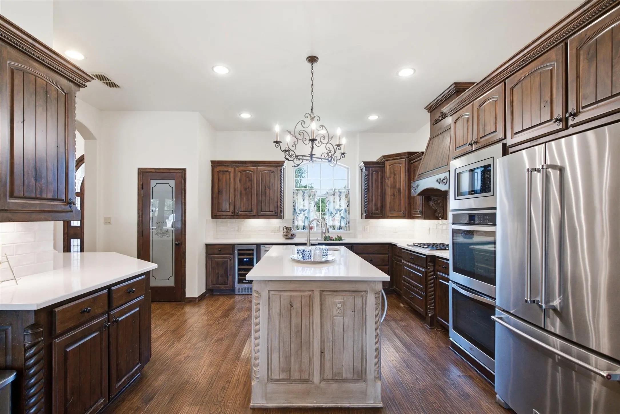 Single Family Residence For Sale in Young County , 116 Timberview Drive, Graham, Texas 76450, 3 Bedroom, 4 Bathroom, 3 Garage spaces, 3,042 Sqft, built in 2013, mls#21372035, Real Estate Agent in Graham, Homes For Sale in Young county, Homes For Sale in Graham, Realtor in Graham Texas, Real Estate Brokerage Independent Realty Texas, Luminita Cordes Realtor