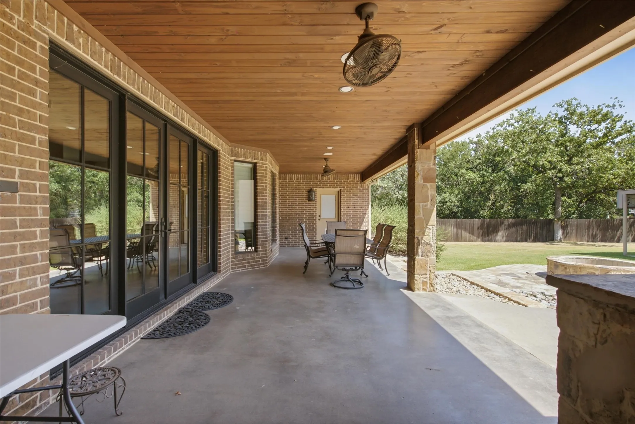 Single Family Residence For Sale in Young County , 116 Timberview Drive, Graham, Texas 76450, 3 Bedroom, 4 Bathroom, 3 Garage spaces, 3,042 Sqft, built in 2013, mls#21372035, Real Estate Agent in Graham, Homes For Sale in Young county, Homes For Sale in Graham, Realtor in Graham Texas, Real Estate Brokerage Independent Realty Texas, Luminita Cordes Realtor