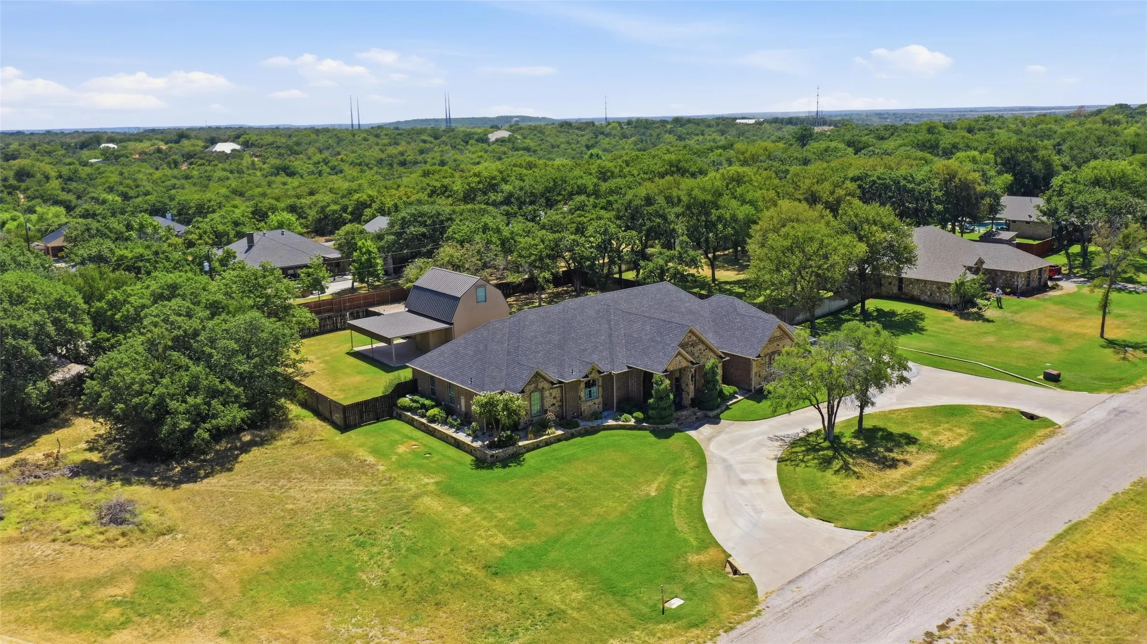 Single Family Residence For Sale in Young County , 116 Timberview Drive, Graham, Texas 76450, 3 Bedroom, 4 Bathroom, 3 Garage spaces, 3,042 Sqft, built in 2013, mls#21372035, Real Estate Agent in Graham, Homes For Sale in Young county, Homes For Sale in Graham, Realtor in Graham Texas, Real Estate Brokerage Independent Realty Texas, Luminita Cordes Realtor