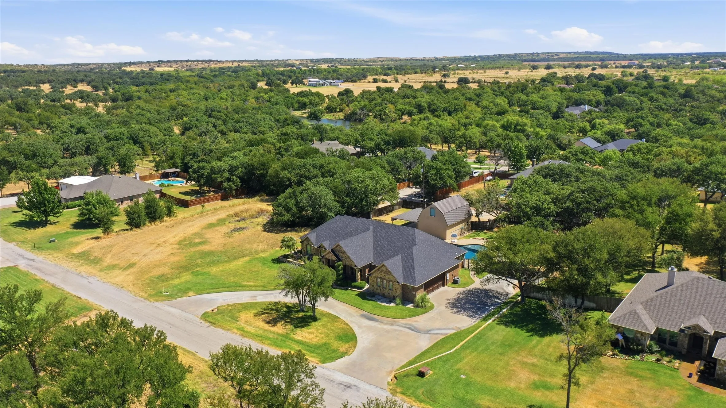 Single Family Residence For Sale in Young County , 116 Timberview Drive, Graham, Texas 76450, 3 Bedroom, 4 Bathroom, 3 Garage spaces, 3,042 Sqft, built in 2013, mls#21372035, Real Estate Agent in Graham, Homes For Sale in Young county, Homes For Sale in Graham, Realtor in Graham Texas, Real Estate Brokerage Independent Realty Texas, Luminita Cordes Realtor