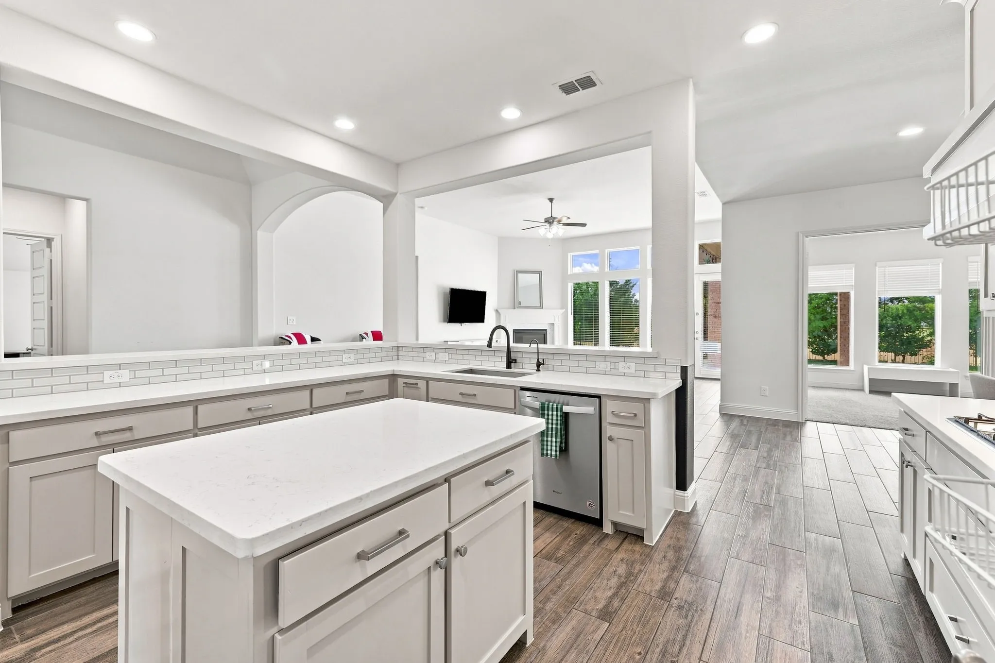 Single Family Residence For Sale in Collin County , 2528 Patton Drive, Melissa, Texas 75454, 4 Bedroom, 4 Bathroom, 3 Garage spaces, 3,117 Sqft, built in 2019, mls#21372137, Real Estate Agent in Melissa, Homes For Sale in Collin county, Homes For Sale in Melissa, Realtor in Melissa Texas, Real Estate Brokerage Independent Realty Texas, Luminita Cordes Realtor
