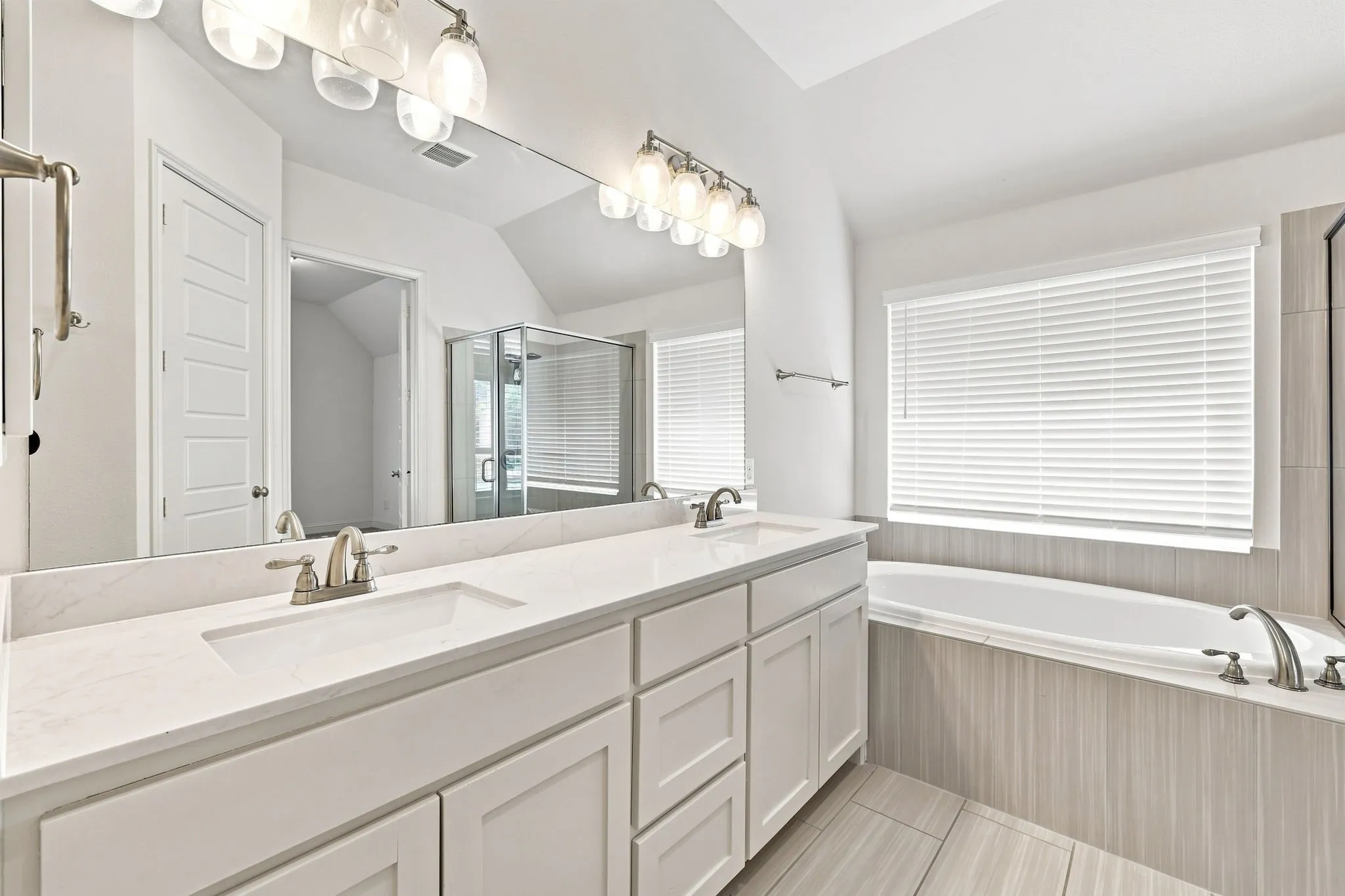 Single Family Residence For Sale in Collin County , 2528 Patton Drive, Melissa, Texas 75454, 4 Bedroom, 4 Bathroom, 3 Garage spaces, 3,117 Sqft, built in 2019, mls#21372137, Real Estate Agent in Melissa, Homes For Sale in Collin county, Homes For Sale in Melissa, Realtor in Melissa Texas, Real Estate Brokerage Independent Realty Texas, Luminita Cordes Realtor