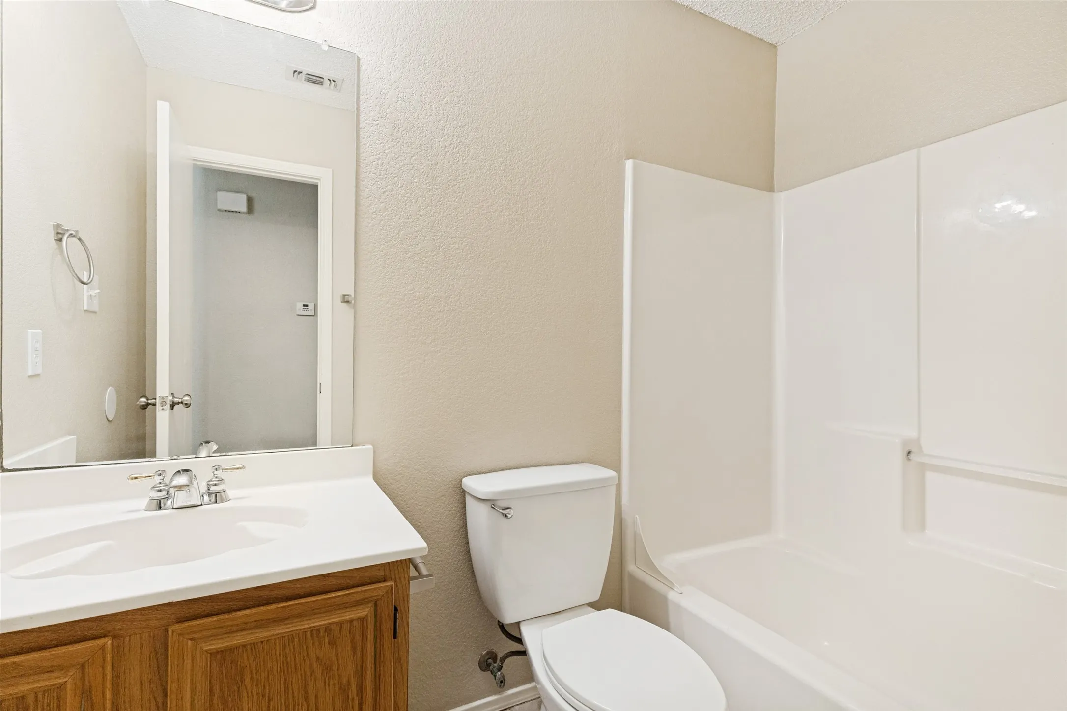 Single Family Residence For Rent in Tarrant County , 200 Cutting Horse Lane, Keller, Texas 76248, 3 Bedroom, 2 Bathroom, 2 Garage spaces, 1,354 Sqft, built in 1991, mls#21372207, Real Estate Agent in Keller, Homes For Rent in Tarrant county, Homes For Rent in Keller, Realtor in Keller Texas, Real Estate Brokerage Independent Realty Texas, Luminita Cordes Realtor