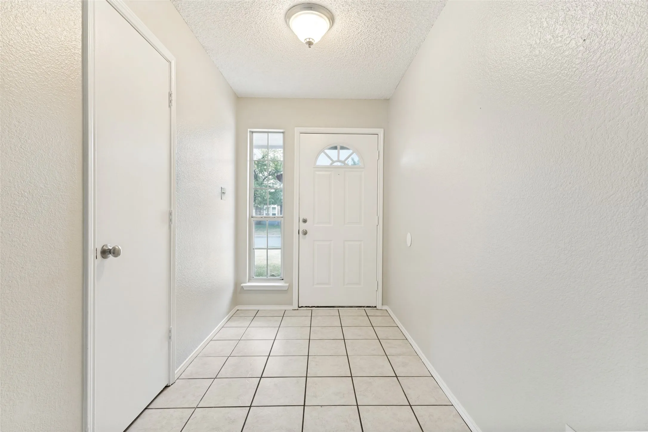 Single Family Residence For Rent in Tarrant County , 200 Cutting Horse Lane, Keller, Texas 76248, 3 Bedroom, 2 Bathroom, 2 Garage spaces, 1,354 Sqft, built in 1991, mls#21372207, Real Estate Agent in Keller, Homes For Rent in Tarrant county, Homes For Rent in Keller, Realtor in Keller Texas, Real Estate Brokerage Independent Realty Texas, Luminita Cordes Realtor