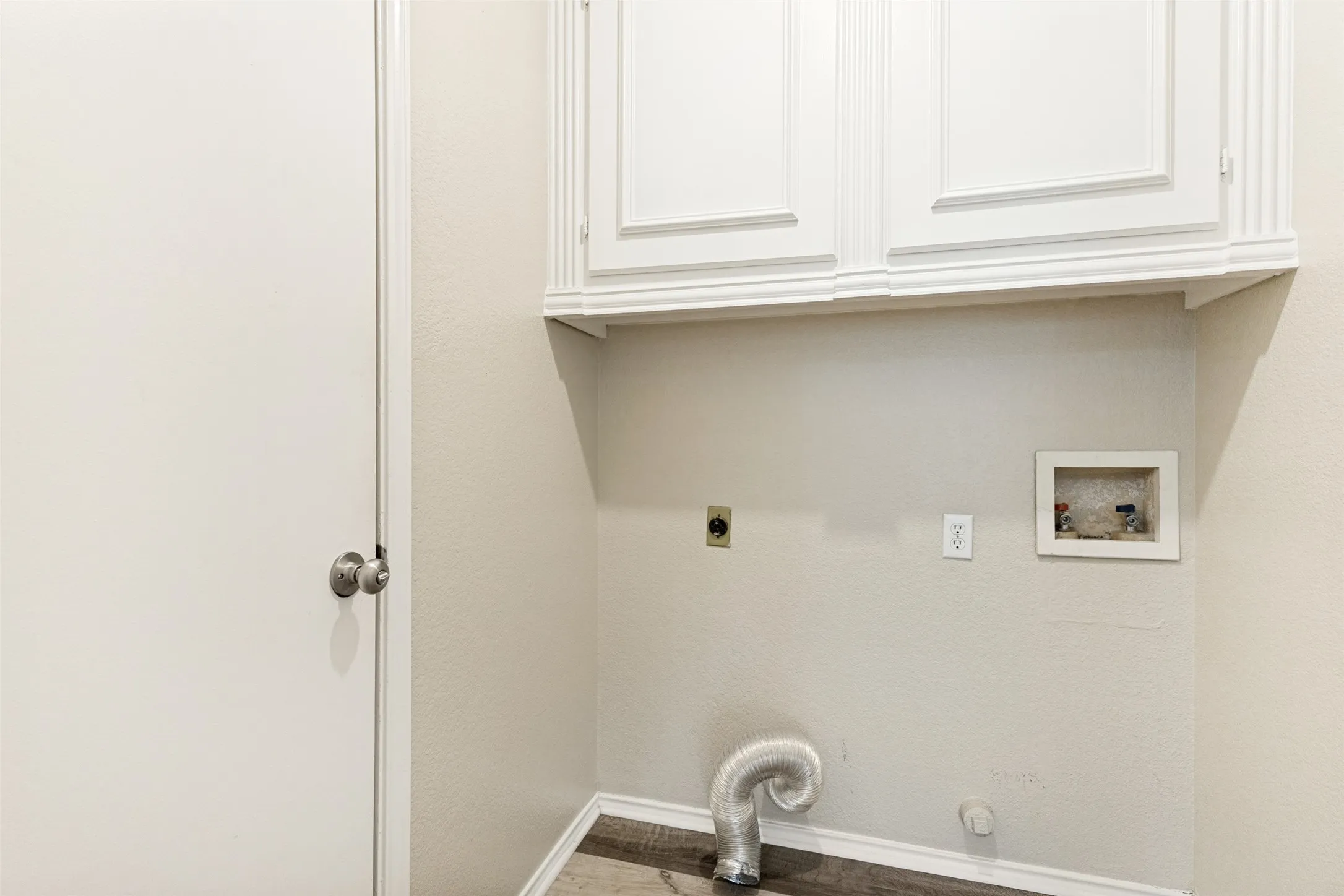 Single Family Residence For Rent in Tarrant County , 200 Cutting Horse Lane, Keller, Texas 76248, 3 Bedroom, 2 Bathroom, 2 Garage spaces, 1,354 Sqft, built in 1991, mls#21372207, Real Estate Agent in Keller, Homes For Rent in Tarrant county, Homes For Rent in Keller, Realtor in Keller Texas, Real Estate Brokerage Independent Realty Texas, Luminita Cordes Realtor
