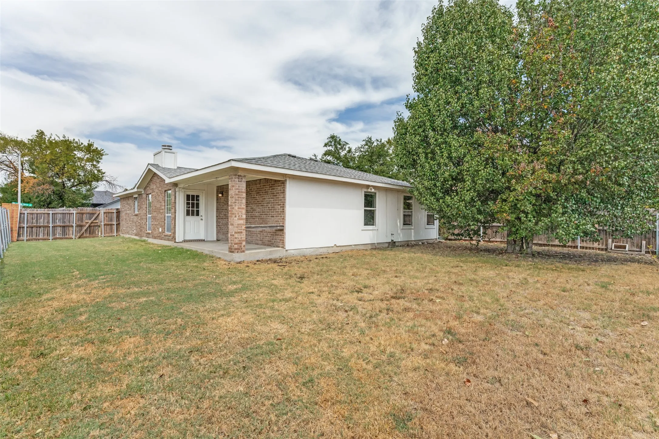 Single Family Residence For Rent in Tarrant County , 200 Cutting Horse Lane, Keller, Texas 76248, 3 Bedroom, 2 Bathroom, 2 Garage spaces, 1,354 Sqft, built in 1991, mls#21372207, Real Estate Agent in Keller, Homes For Rent in Tarrant county, Homes For Rent in Keller, Realtor in Keller Texas, Real Estate Brokerage Independent Realty Texas, Luminita Cordes Realtor
