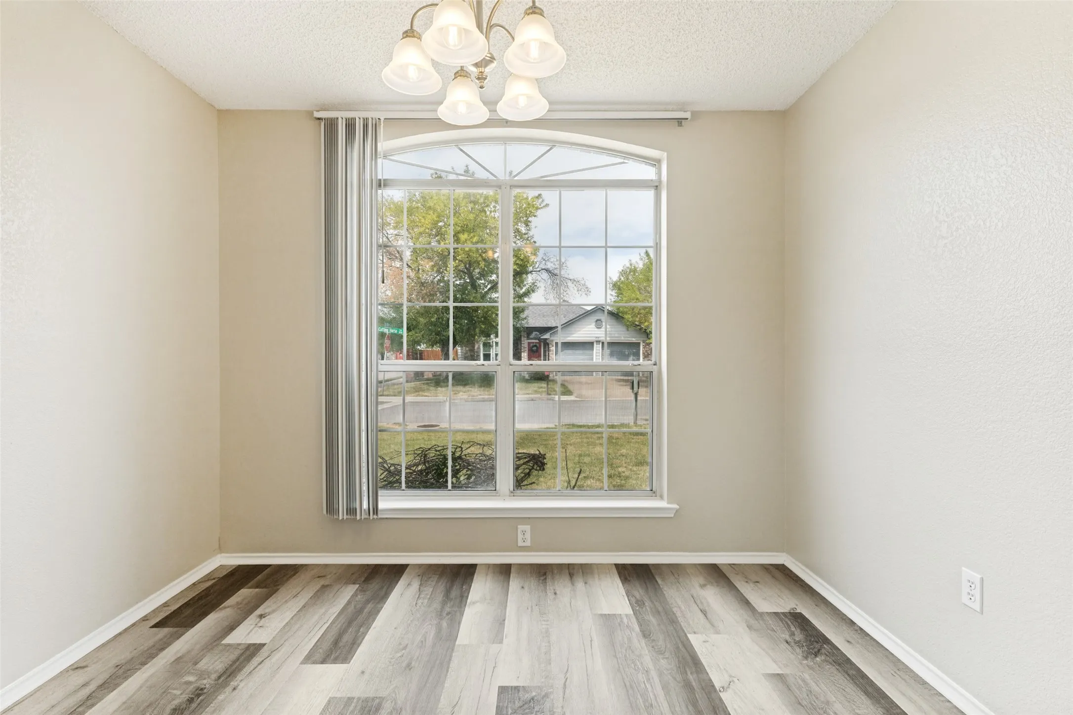 Single Family Residence For Rent in Tarrant County , 200 Cutting Horse Lane, Keller, Texas 76248, 3 Bedroom, 2 Bathroom, 2 Garage spaces, 1,354 Sqft, built in 1991, mls#21372207, Real Estate Agent in Keller, Homes For Rent in Tarrant county, Homes For Rent in Keller, Realtor in Keller Texas, Real Estate Brokerage Independent Realty Texas, Luminita Cordes Realtor