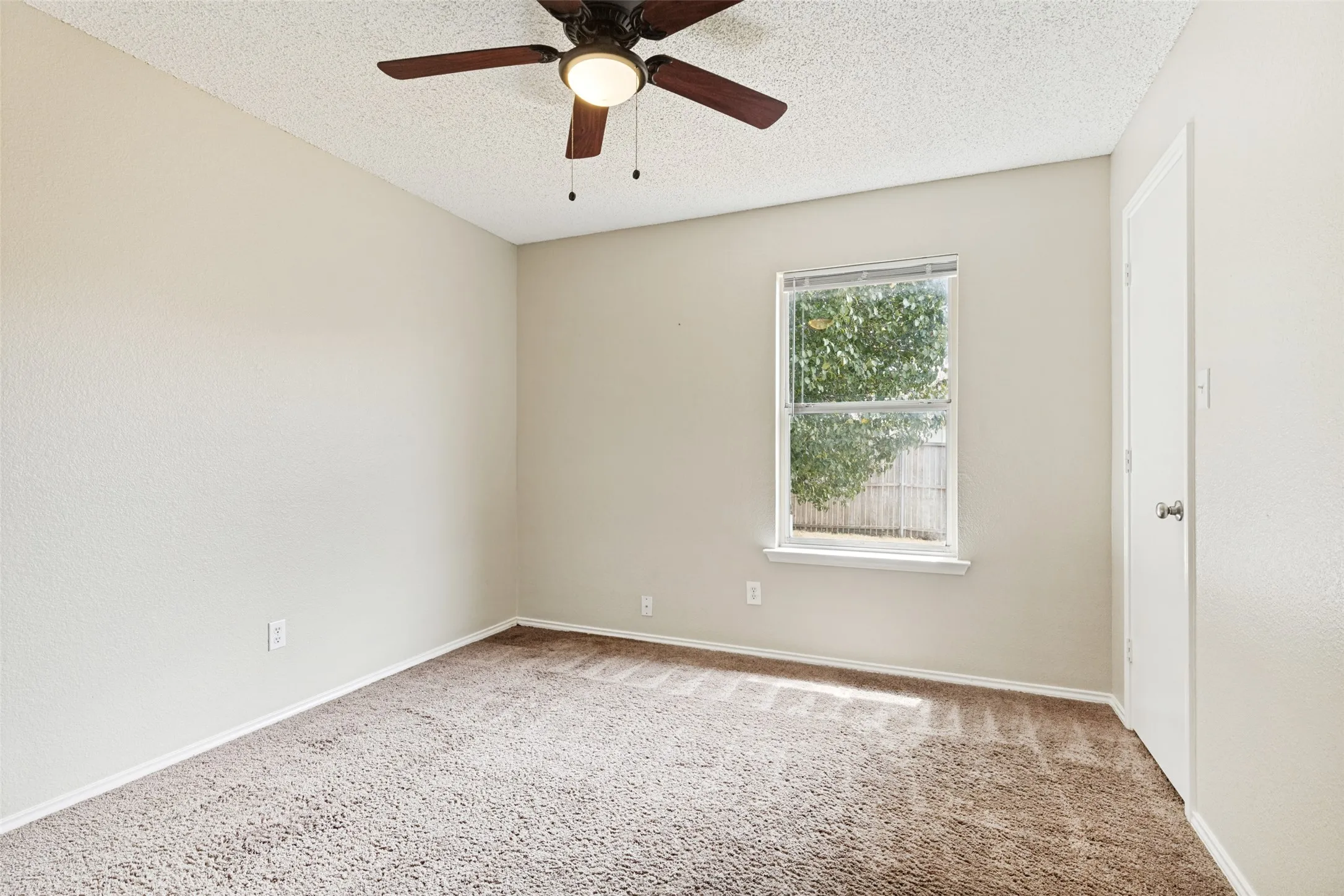 Single Family Residence For Rent in Tarrant County , 200 Cutting Horse Lane, Keller, Texas 76248, 3 Bedroom, 2 Bathroom, 2 Garage spaces, 1,354 Sqft, built in 1991, mls#21372207, Real Estate Agent in Keller, Homes For Rent in Tarrant county, Homes For Rent in Keller, Realtor in Keller Texas, Real Estate Brokerage Independent Realty Texas, Luminita Cordes Realtor