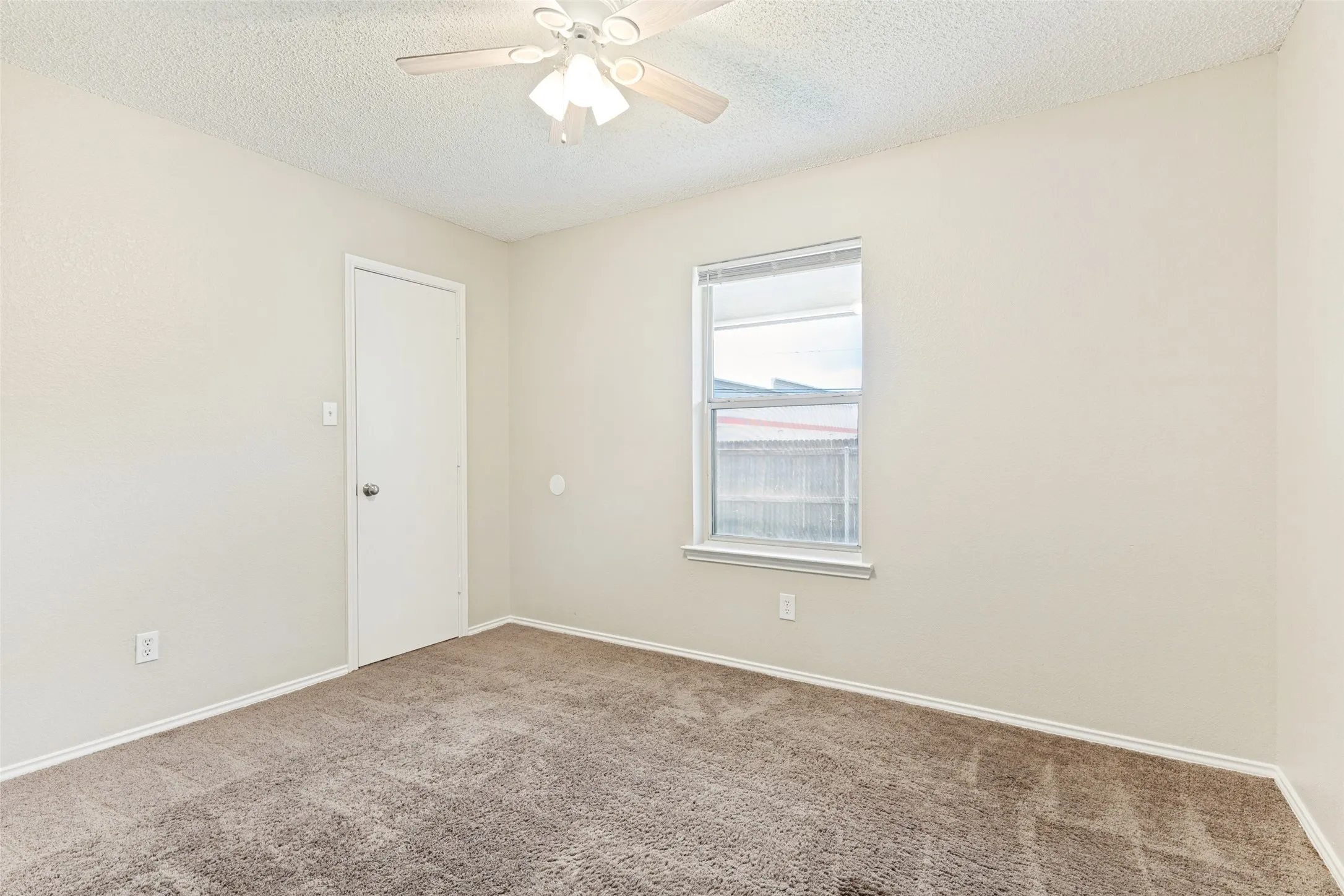 Single Family Residence For Rent in Tarrant County , 200 Cutting Horse Lane, Keller, Texas 76248, 3 Bedroom, 2 Bathroom, 2 Garage spaces, 1,354 Sqft, built in 1991, mls#21372207, Real Estate Agent in Keller, Homes For Rent in Tarrant county, Homes For Rent in Keller, Realtor in Keller Texas, Real Estate Brokerage Independent Realty Texas, Luminita Cordes Realtor