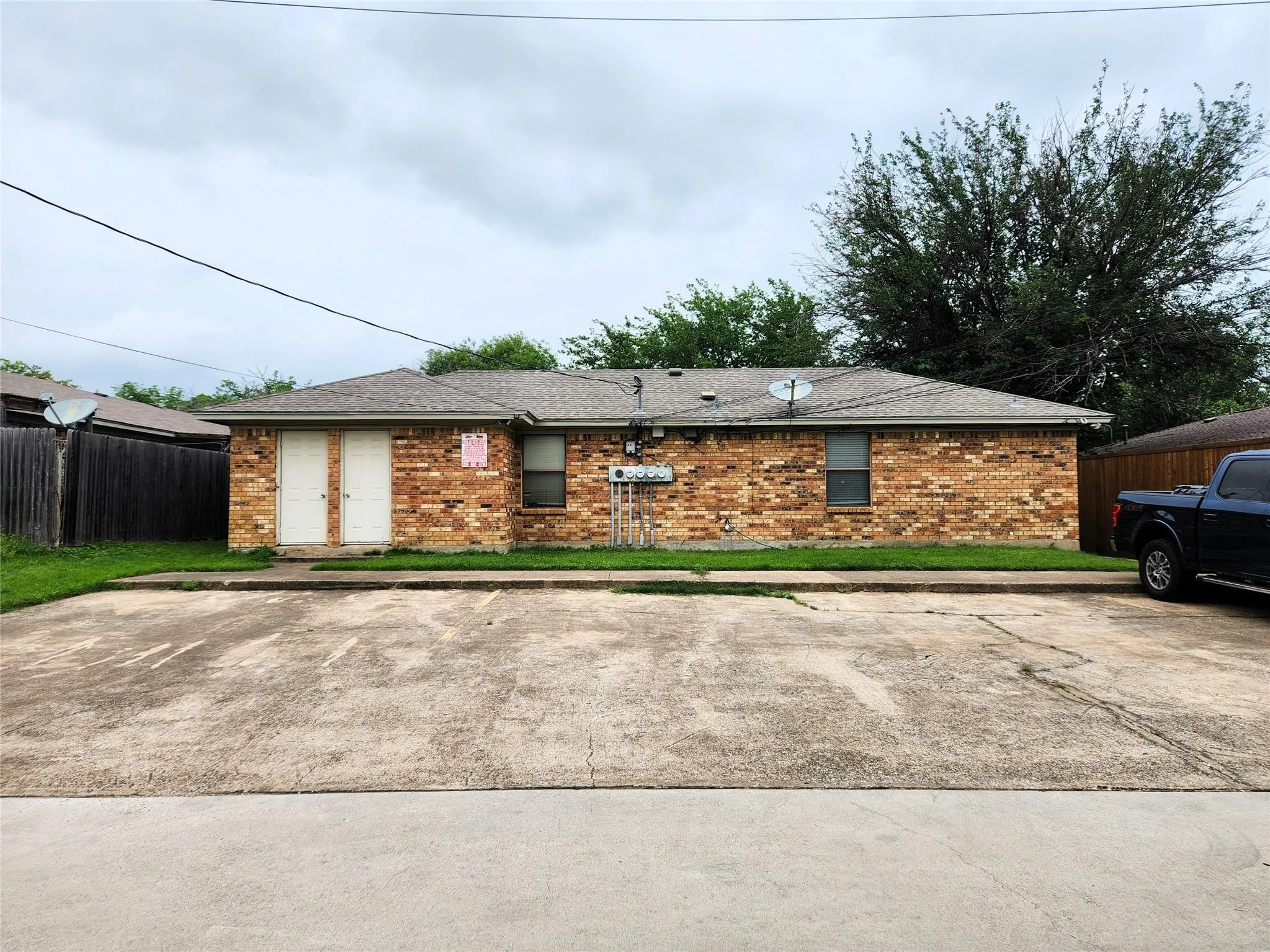 Quadruplex For Sale in Tarrant County , 5005 Geddes Avenue, Fort Worth, Texas 76107, 4 Bedroom, 4 Bathroom, Garage spaces, 0 Sqft, built in 1982, mls#21372140, Real Estate Agent in Fort Worth, Homes For Sale in Tarrant county, Homes For Sale in Fort Worth, Realtor in Fort Worth Texas, Real Estate Brokerage Independent Realty Texas, Luminita Cordes Realtor