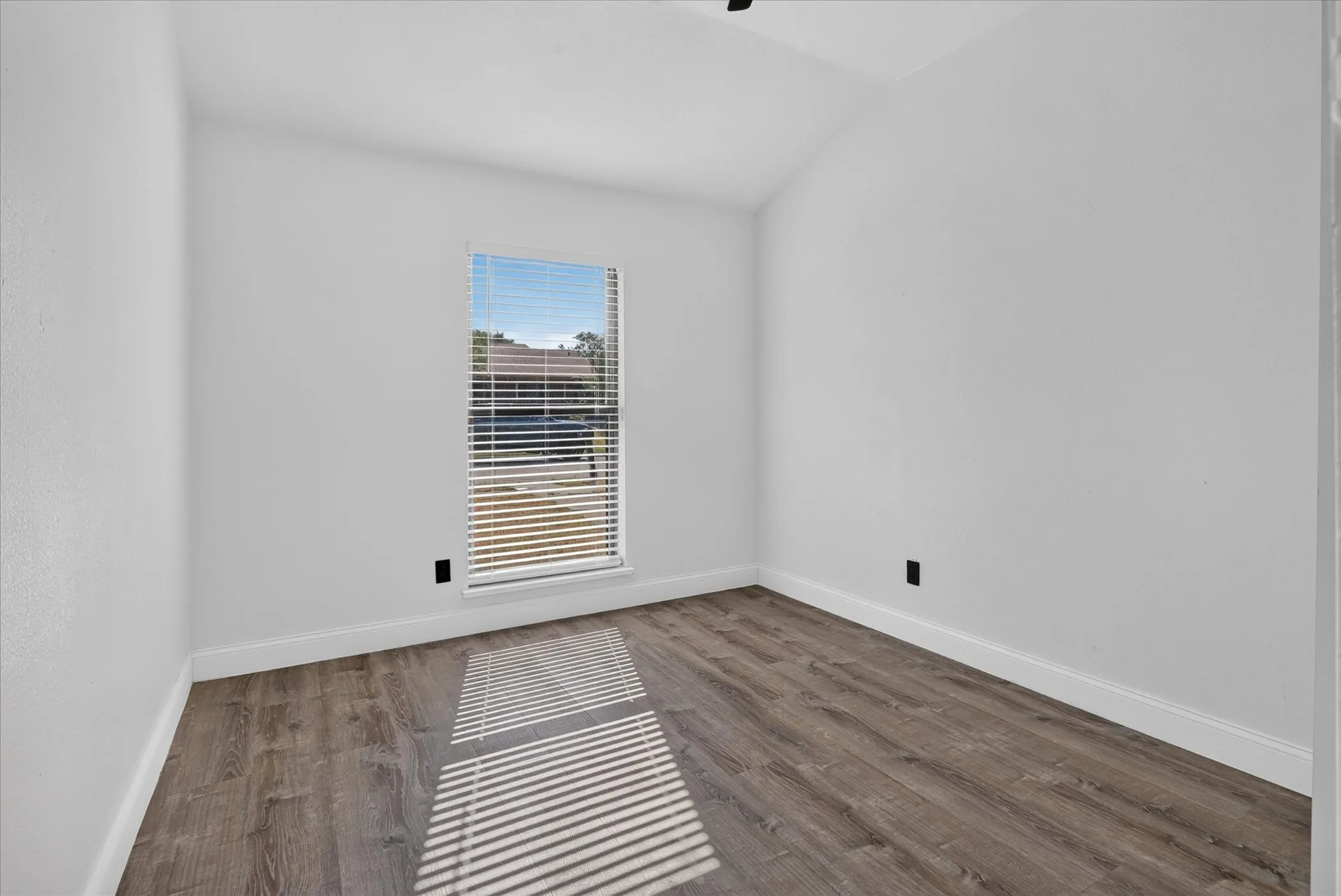Single Family Residence For Rent in Denton County , 1800 Tree Line Drive, Carrollton, Texas 75007, 3 Bedroom, 2 Bathroom, 2 Garage spaces, 1,853 Sqft, built in 1977, mls#21372398, Real Estate Agent in Carrollton, Homes For Rent in Denton county, Homes For Rent in Carrollton, Realtor in Carrollton Texas, Real Estate Brokerage Independent Realty Texas, Luminita Cordes Realtor