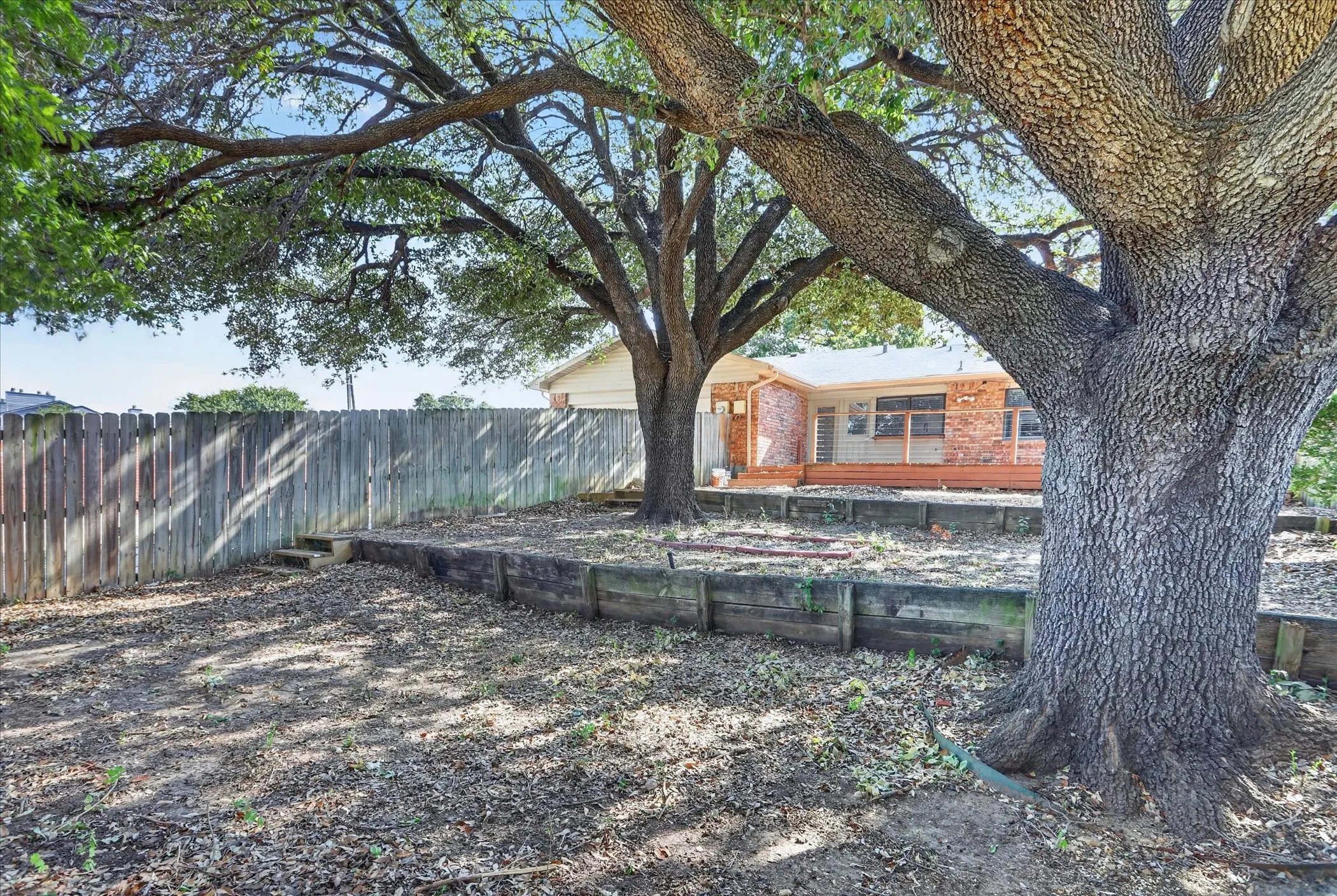 Single Family Residence For Rent in Denton County , 1800 Tree Line Drive, Carrollton, Texas 75007, 3 Bedroom, 2 Bathroom, 2 Garage spaces, 1,853 Sqft, built in 1977, mls#21372398, Real Estate Agent in Carrollton, Homes For Rent in Denton county, Homes For Rent in Carrollton, Realtor in Carrollton Texas, Real Estate Brokerage Independent Realty Texas, Luminita Cordes Realtor