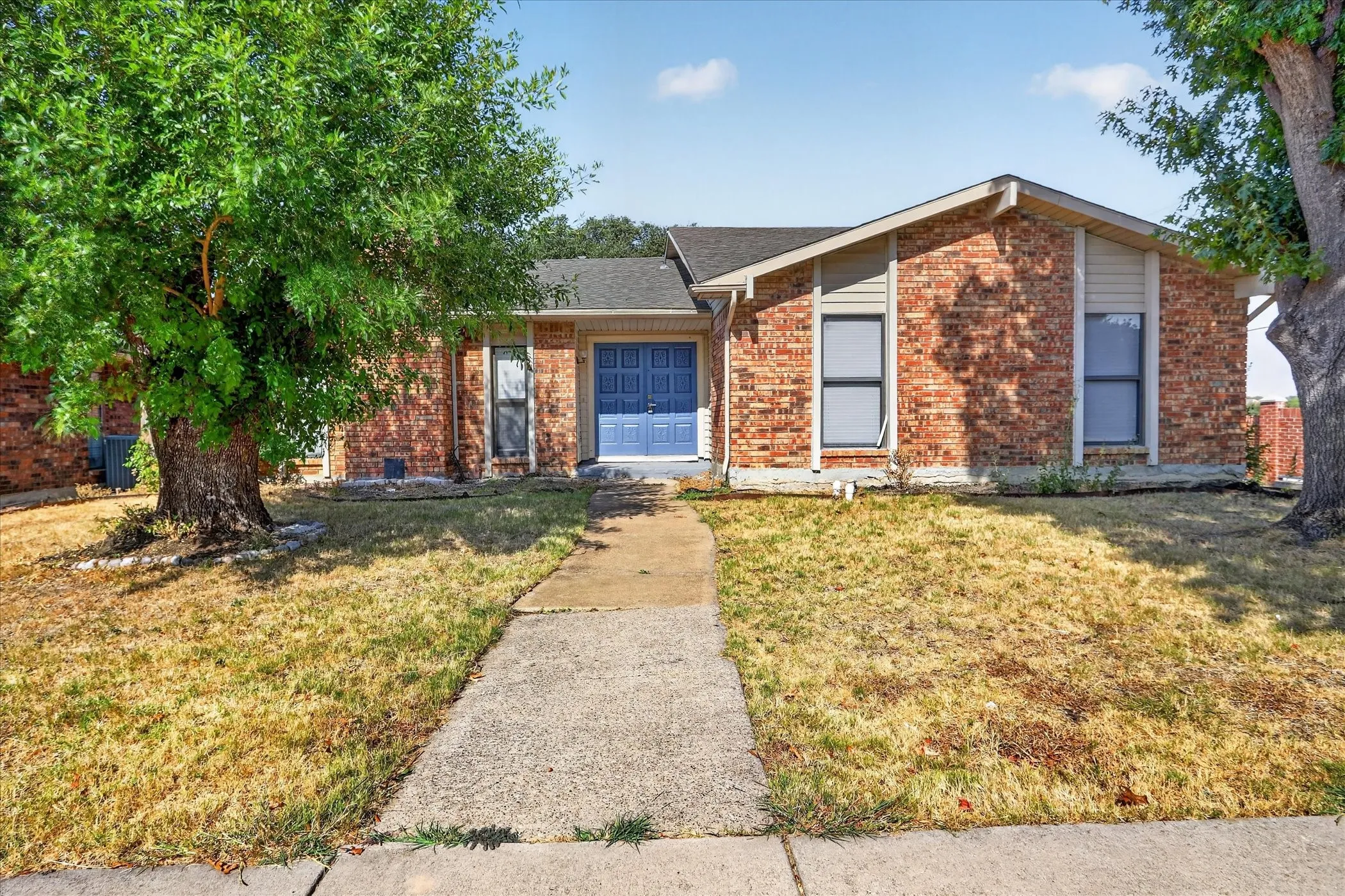 Single Family Residence For Rent in Denton County , 1800 Tree Line Drive, Carrollton, Texas 75007, 3 Bedroom, 2 Bathroom, 2 Garage spaces, 1,853 Sqft, built in 1977, mls#21372398, Real Estate Agent in Carrollton, Homes For Rent in Denton county, Homes For Rent in Carrollton, Realtor in Carrollton Texas, Real Estate Brokerage Independent Realty Texas, Luminita Cordes Realtor