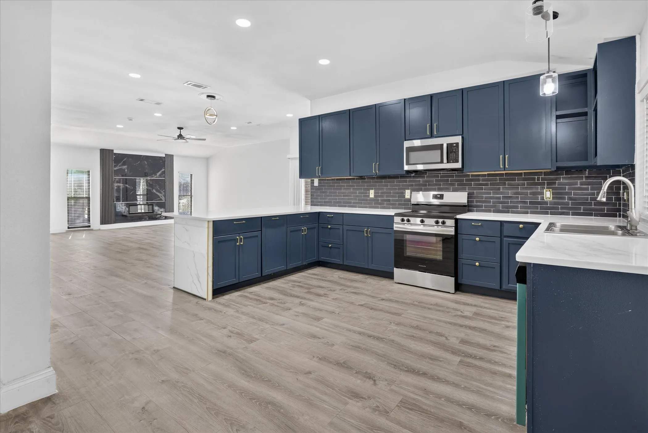 Single Family Residence For Rent in Denton County , 1800 Tree Line Drive, Carrollton, Texas 75007, 3 Bedroom, 2 Bathroom, 2 Garage spaces, 1,853 Sqft, built in 1977, mls#21372398, Real Estate Agent in Carrollton, Homes For Rent in Denton county, Homes For Rent in Carrollton, Realtor in Carrollton Texas, Real Estate Brokerage Independent Realty Texas, Luminita Cordes Realtor