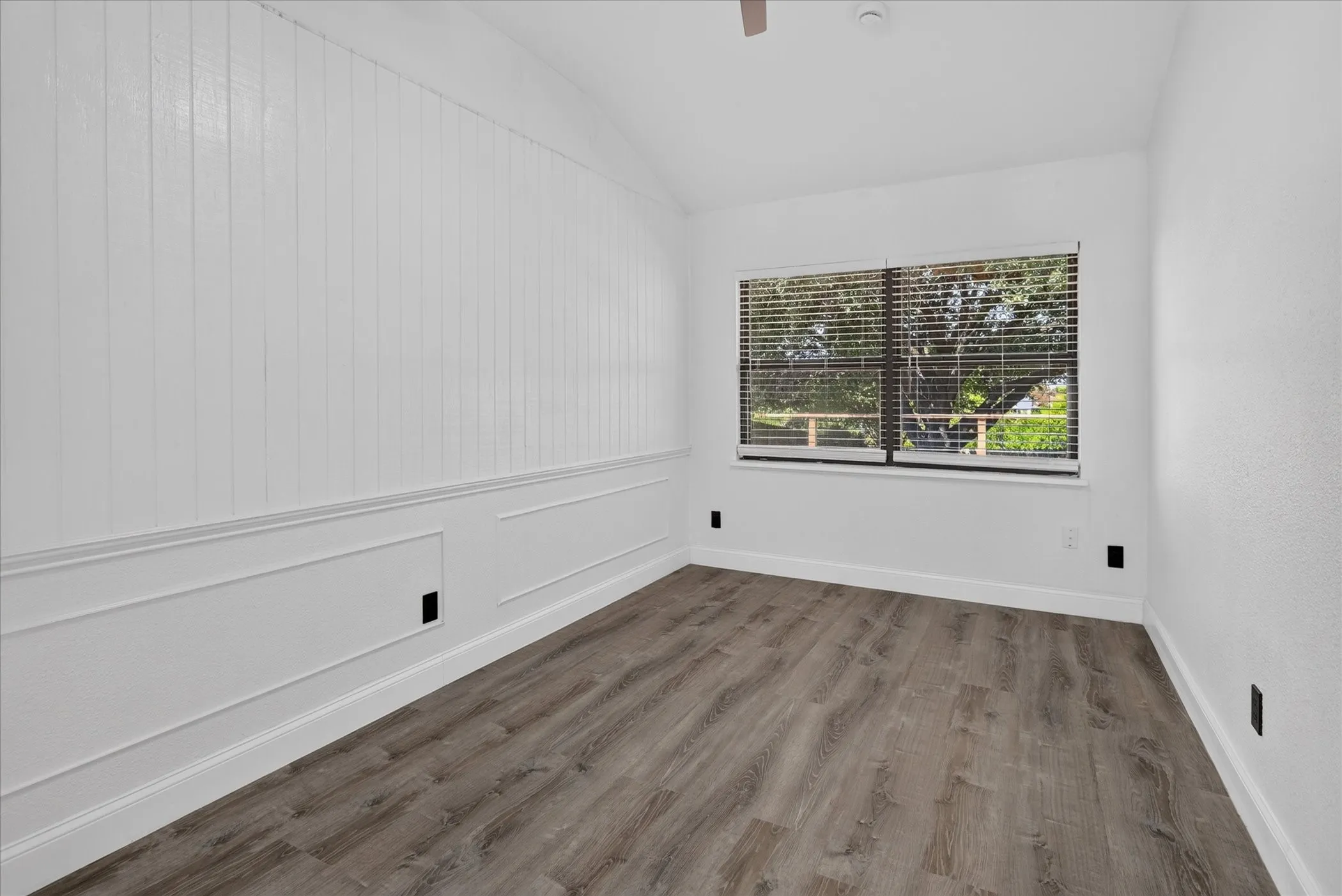 Single Family Residence For Rent in Denton County , 1800 Tree Line Drive, Carrollton, Texas 75007, 3 Bedroom, 2 Bathroom, 2 Garage spaces, 1,853 Sqft, built in 1977, mls#21372398, Real Estate Agent in Carrollton, Homes For Rent in Denton county, Homes For Rent in Carrollton, Realtor in Carrollton Texas, Real Estate Brokerage Independent Realty Texas, Luminita Cordes Realtor