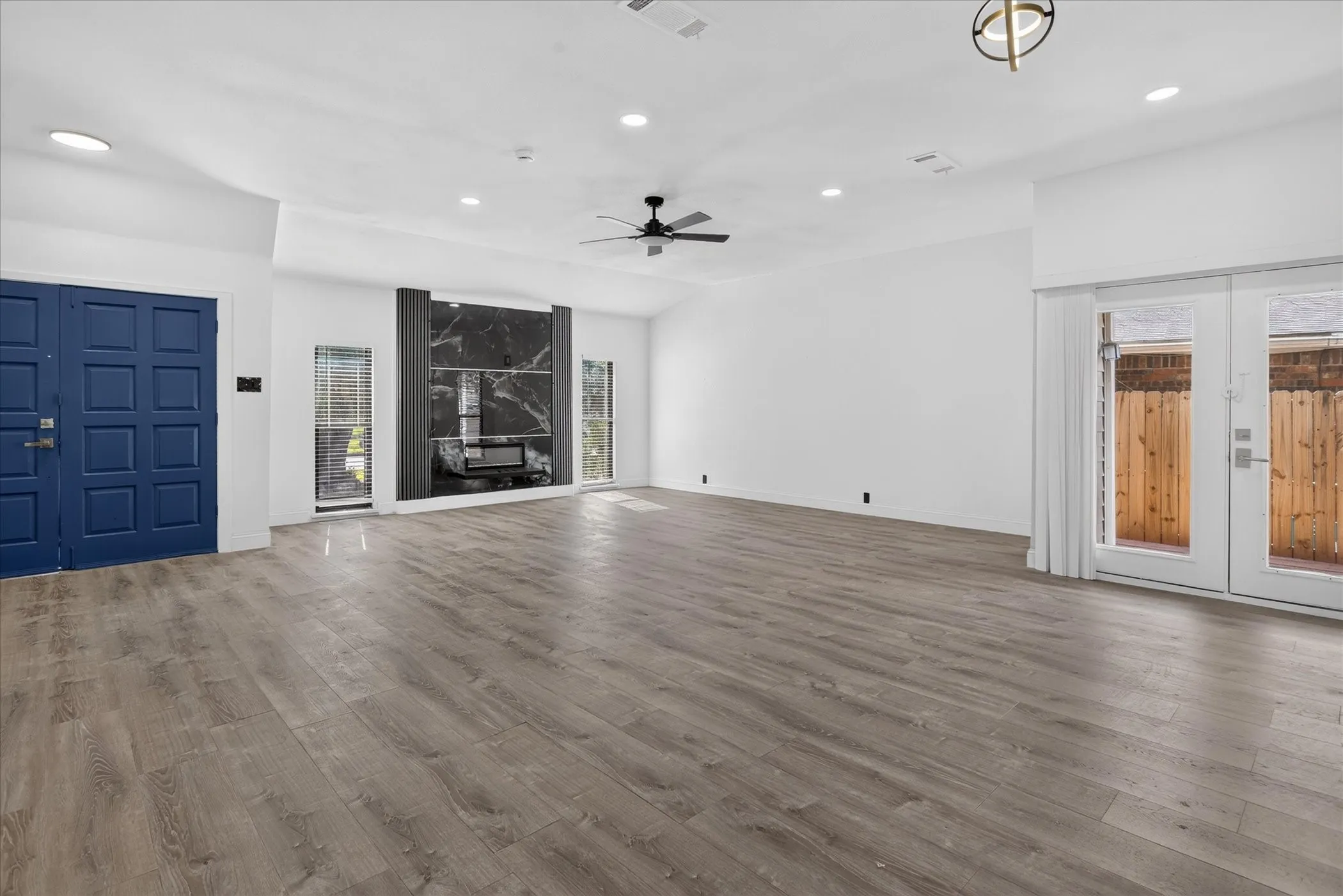 Single Family Residence For Rent in Denton County , 1800 Tree Line Drive, Carrollton, Texas 75007, 3 Bedroom, 2 Bathroom, 2 Garage spaces, 1,853 Sqft, built in 1977, mls#21372398, Real Estate Agent in Carrollton, Homes For Rent in Denton county, Homes For Rent in Carrollton, Realtor in Carrollton Texas, Real Estate Brokerage Independent Realty Texas, Luminita Cordes Realtor