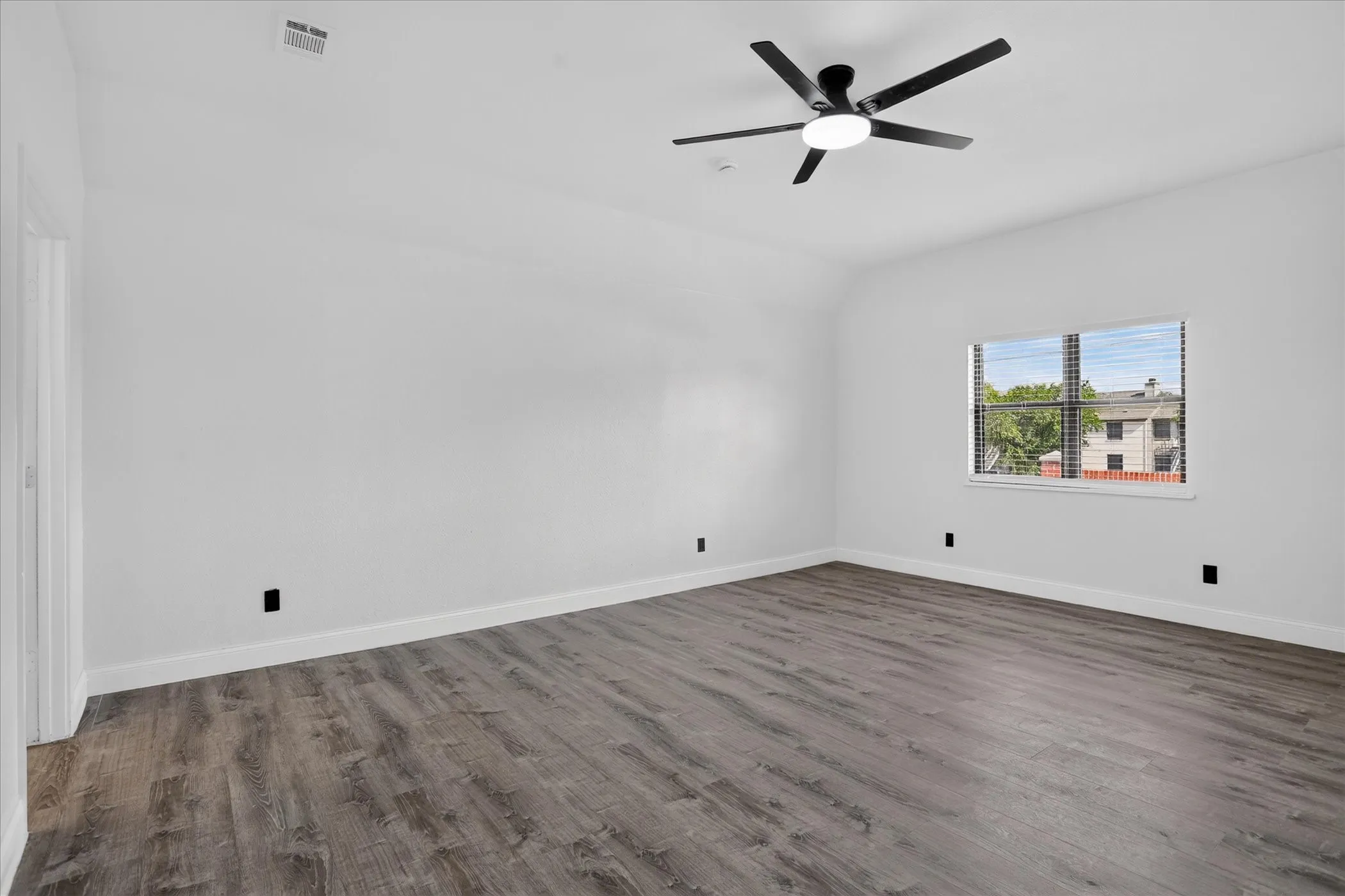 Single Family Residence For Rent in Denton County , 1800 Tree Line Drive, Carrollton, Texas 75007, 3 Bedroom, 2 Bathroom, 2 Garage spaces, 1,853 Sqft, built in 1977, mls#21372398, Real Estate Agent in Carrollton, Homes For Rent in Denton county, Homes For Rent in Carrollton, Realtor in Carrollton Texas, Real Estate Brokerage Independent Realty Texas, Luminita Cordes Realtor