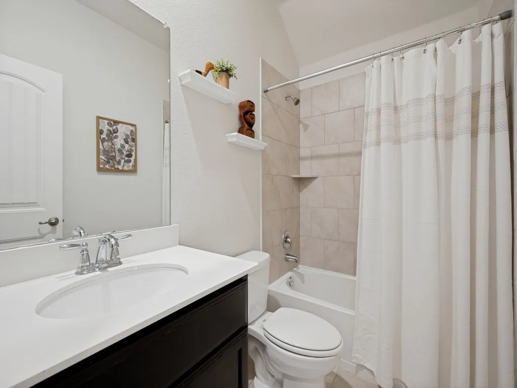 Single Family Residence For Sale in Collin County , 10208 Kemah Place, Mc Kinney, Texas 75071, 3 Bedroom, 2 Bathroom, 2 Garage spaces, 1,897 Sqft, built in 2018, mls#21358721, Real Estate Agent in Mc Kinney, Homes For Sale in Collin county, Homes For Sale in Mc Kinney, Realtor in Mc Kinney Texas, Real Estate Brokerage Independent Realty Texas, Luminita Cordes Realtor