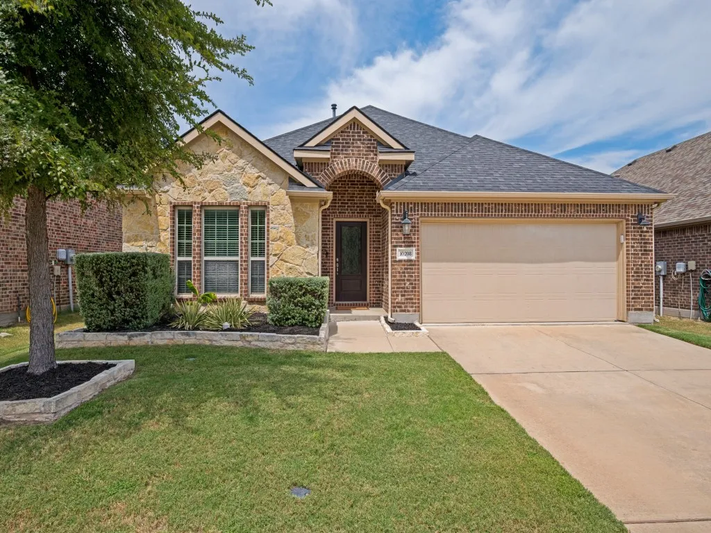 Single Family Residence For Sale in Collin County , 10208 Kemah Place, Mc Kinney, Texas 75071, 3 Bedroom, 2 Bathroom, 2 Garage spaces, 1,897 Sqft, built in 2018, mls#21358721, Real Estate Agent in Mc Kinney, Homes For Sale in Collin county, Homes For Sale in Mc Kinney, Realtor in Mc Kinney Texas, Real Estate Brokerage Independent Realty Texas, Luminita Cordes Realtor