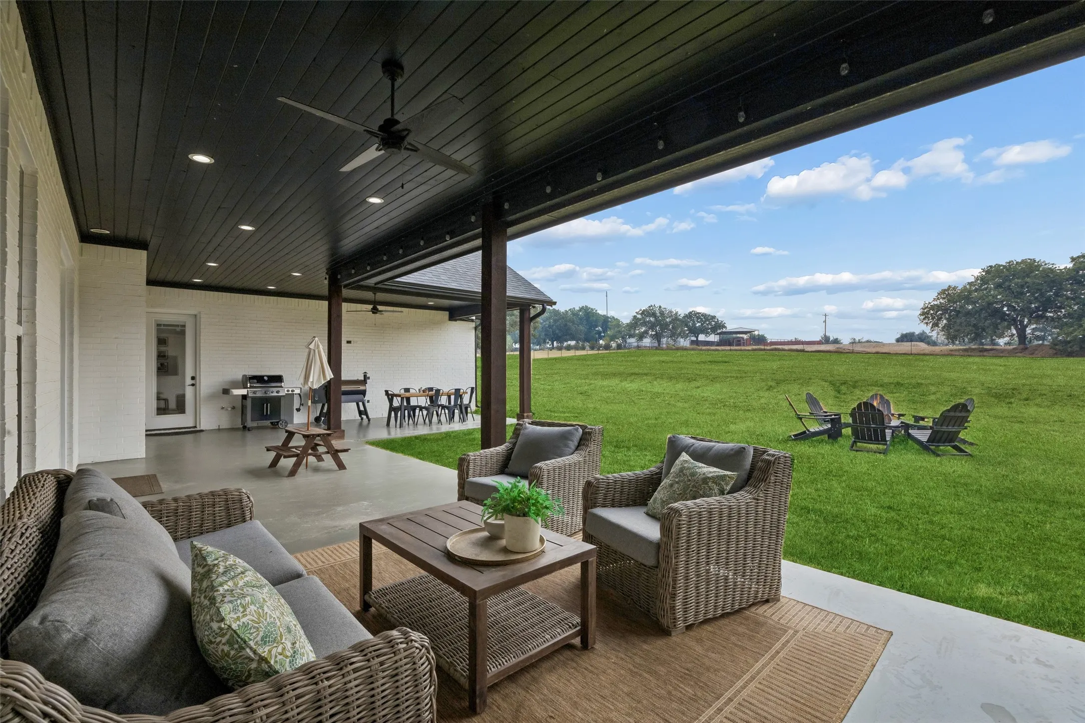 Single Family Residence For Sale in Parker County , 1032 Bluebonnet Ridge, Weatherford, Texas 76087, 4 Bedroom, 4 Bathroom, 3 Garage spaces, 3,076 Sqft, built in 2022, mls#21363834, Real Estate Agent in Weatherford, Homes For Sale in Parker county, Homes For Sale in Weatherford, Realtor in Weatherford Texas, Real Estate Brokerage Independent Realty Texas, Luminita Cordes Realtor
