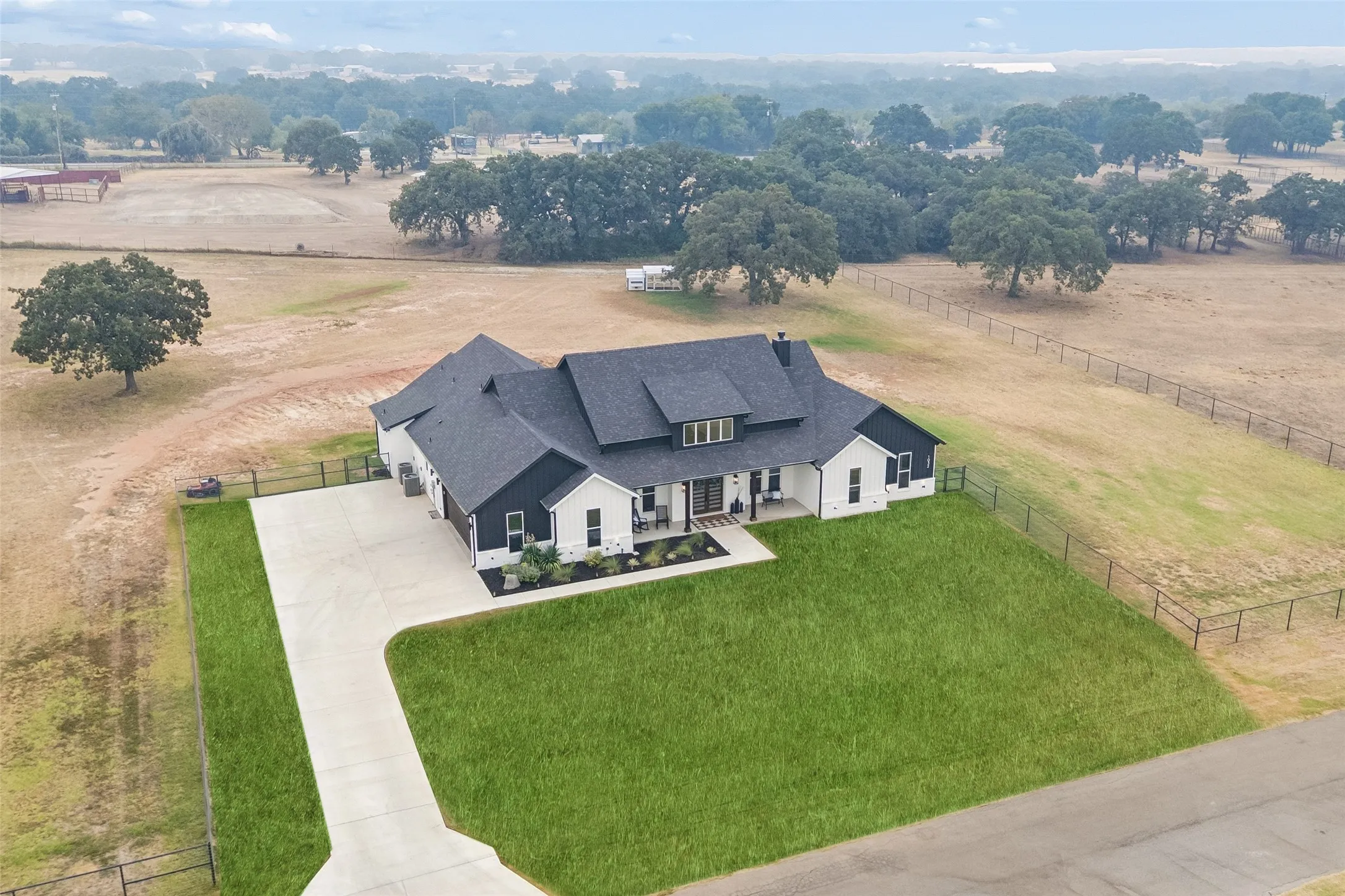 Single Family Residence For Sale in Parker County , 1032 Bluebonnet Ridge, Weatherford, Texas 76087, 4 Bedroom, 4 Bathroom, 3 Garage spaces, 3,076 Sqft, built in 2022, mls#21363834, Real Estate Agent in Weatherford, Homes For Sale in Parker county, Homes For Sale in Weatherford, Realtor in Weatherford Texas, Real Estate Brokerage Independent Realty Texas, Luminita Cordes Realtor